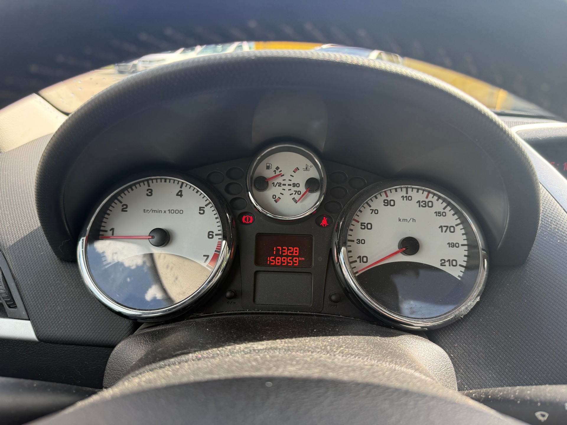 PEUGEOT 207 SW 1.6 16V Swiss Edition-image-11