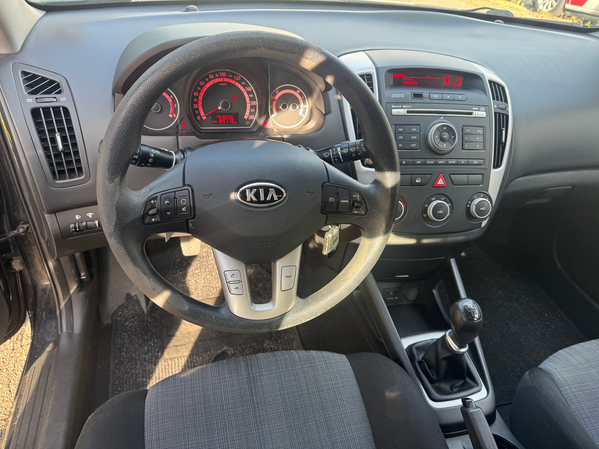 KIA Cee'd Sporty Wagon 1.6 16V Classic-image-2