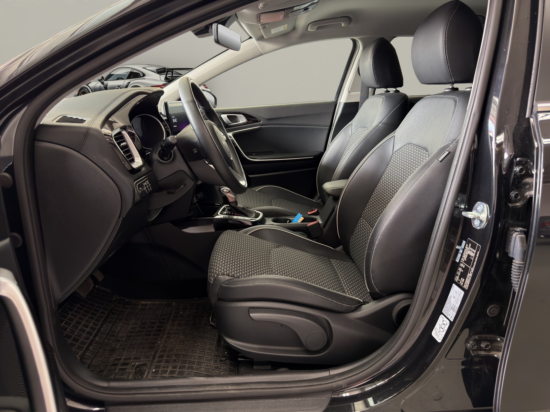 KIA Ceed 1.5 T-GDi MHEV Power DCT-image-12