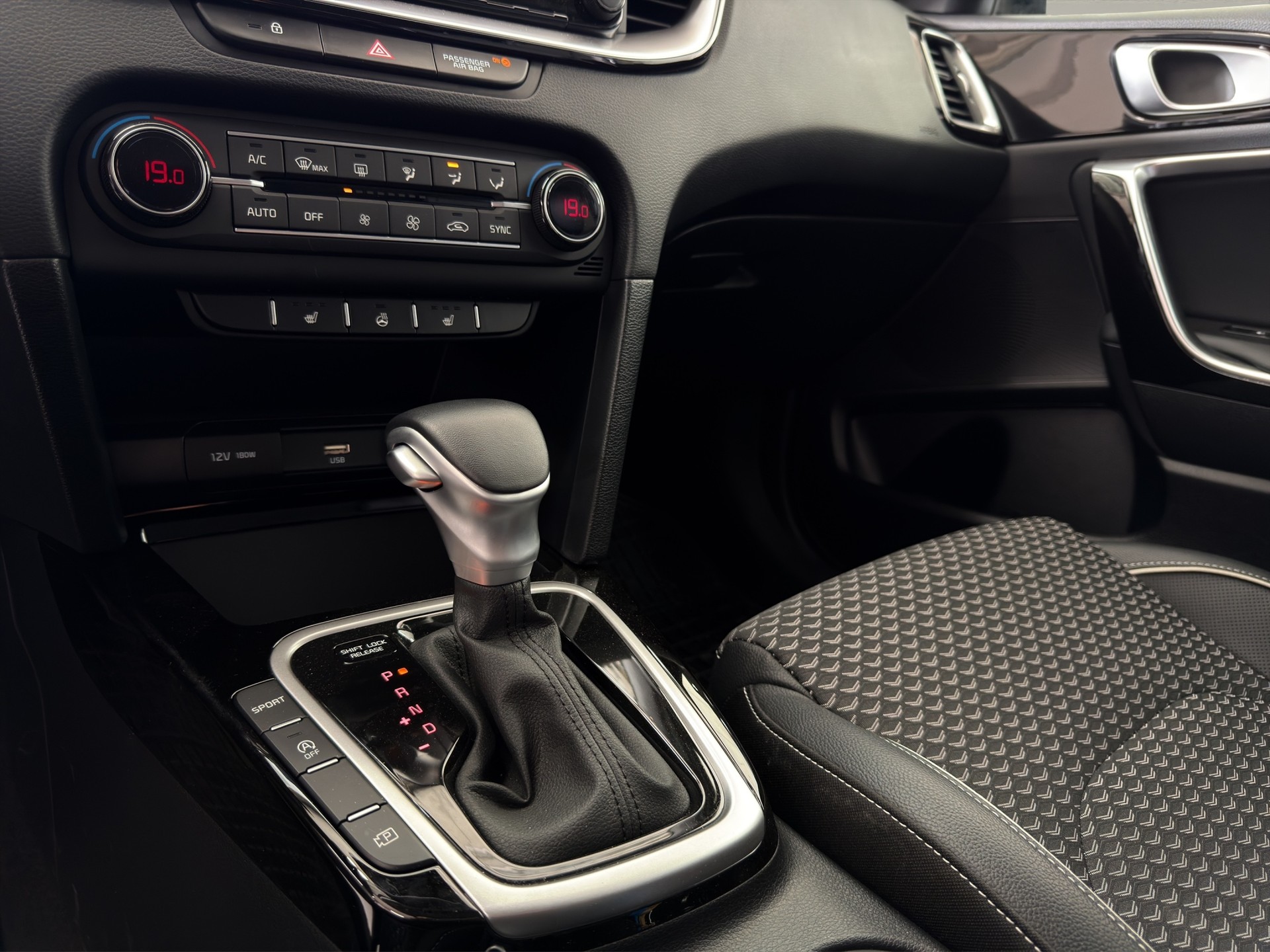 KIA Ceed 1.5 T-GDi MHEV Power DCT-image-10