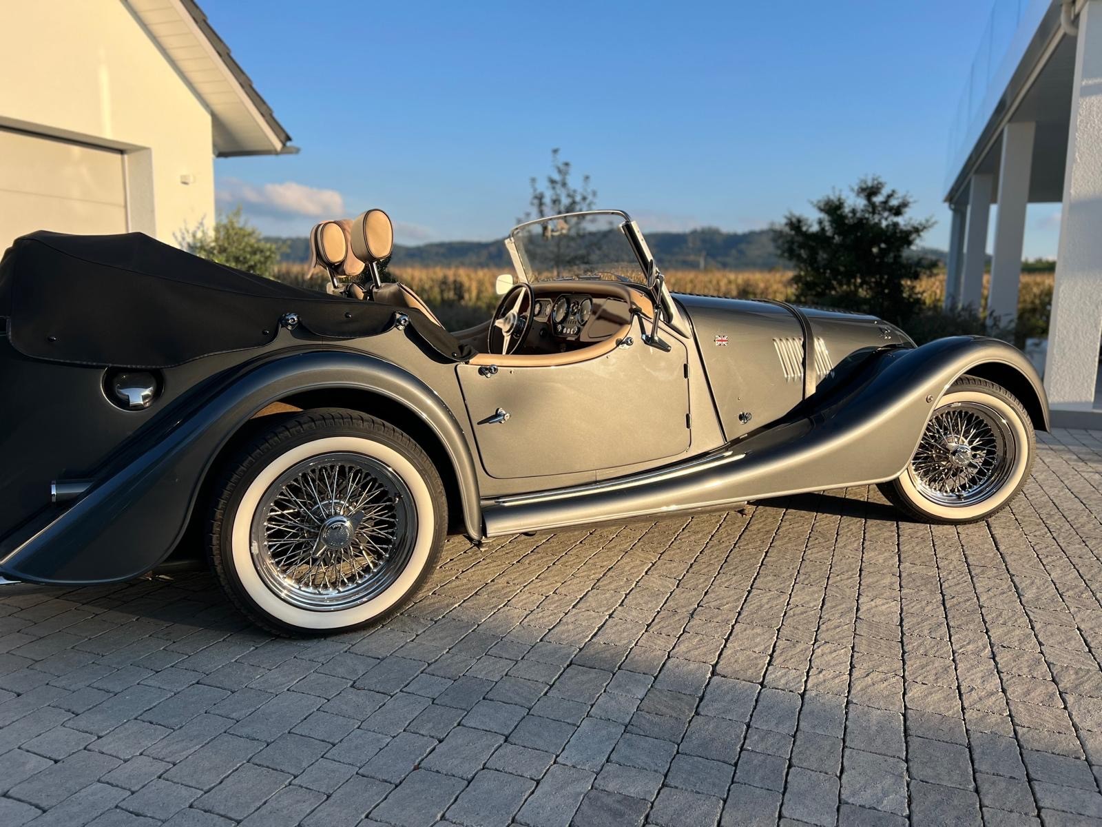 MORGAN 4-Seater-image-1