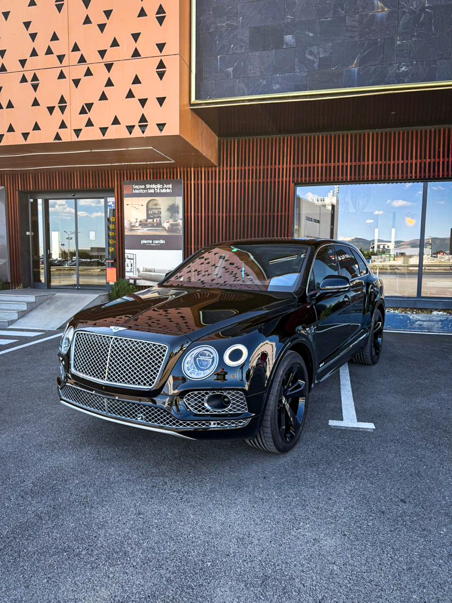 BENTLEY Bentayga V6 Hybrid-image-0