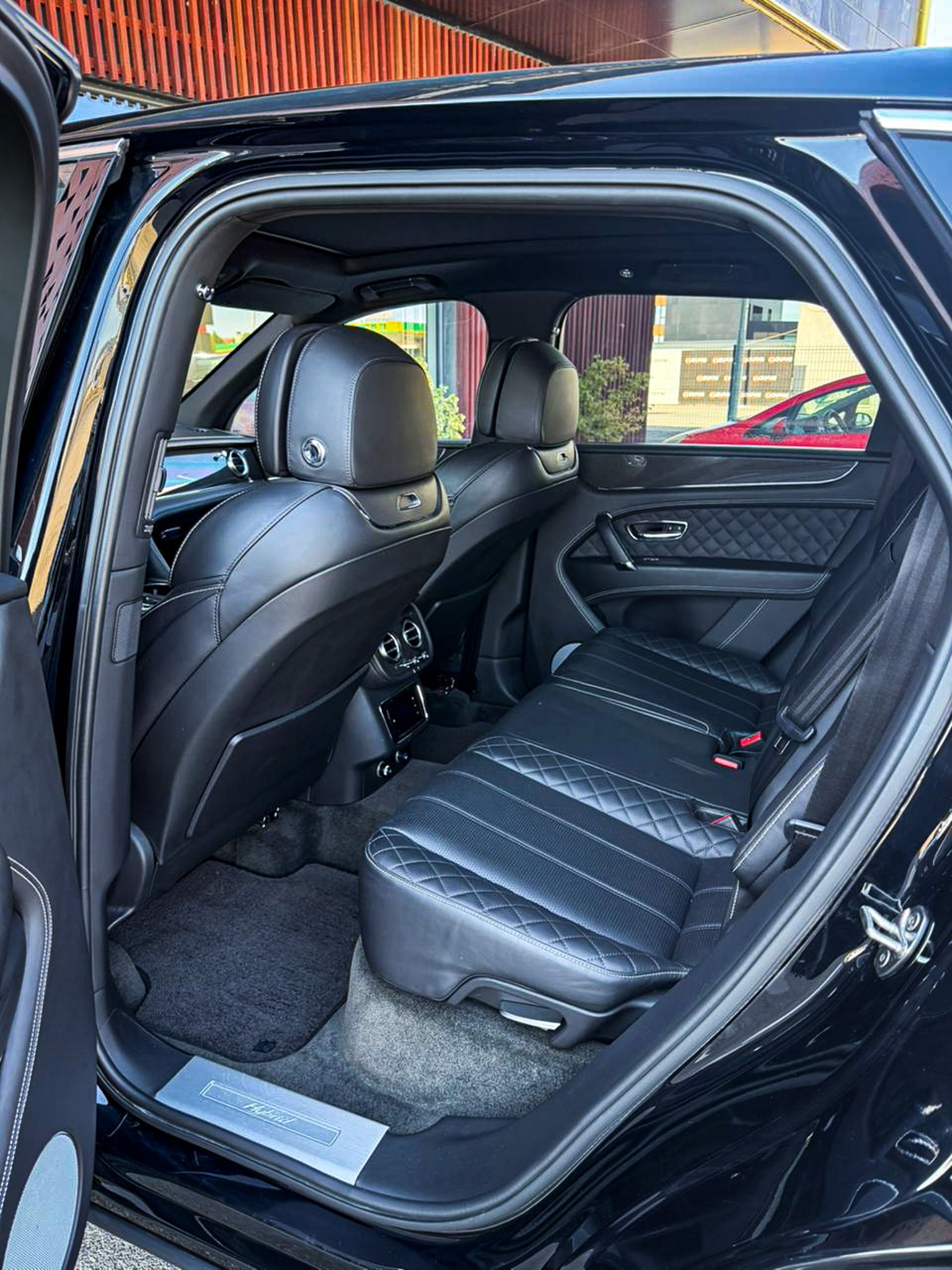 BENTLEY Bentayga V6 Hybrid-image-11