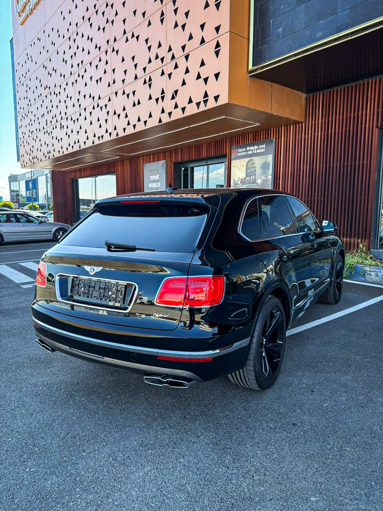 BENTLEY Bentayga V6 Hybrid-image-5