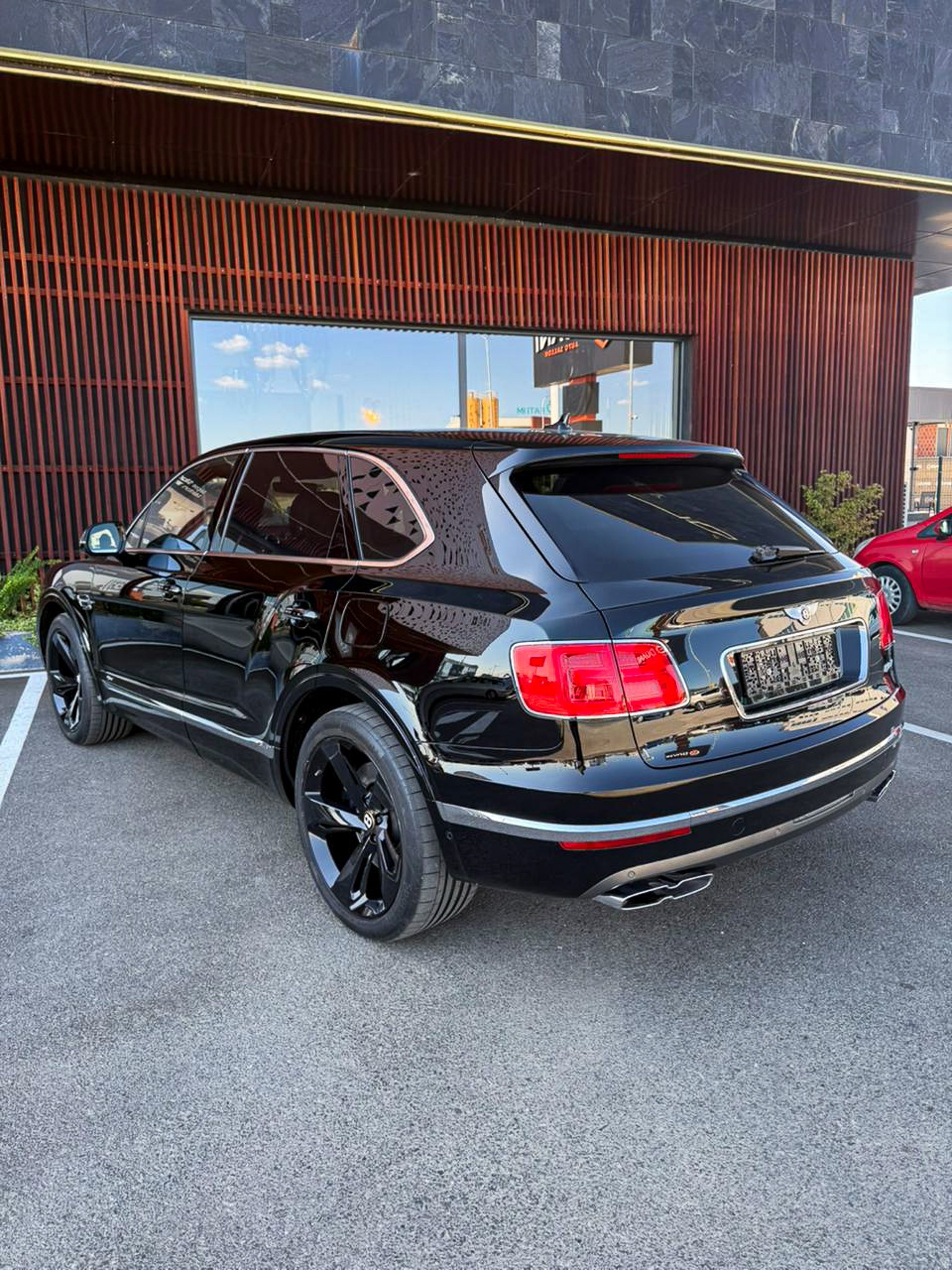 BENTLEY Bentayga V6 Hybrid-image-3