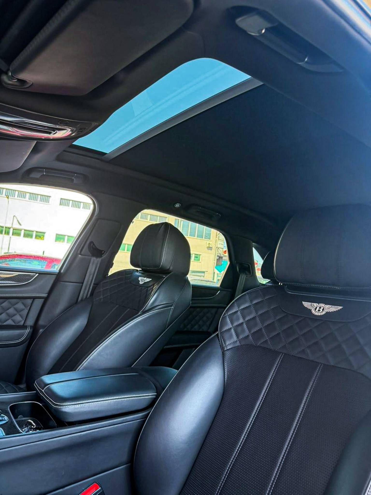 BENTLEY Bentayga V6 Hybrid-image-12