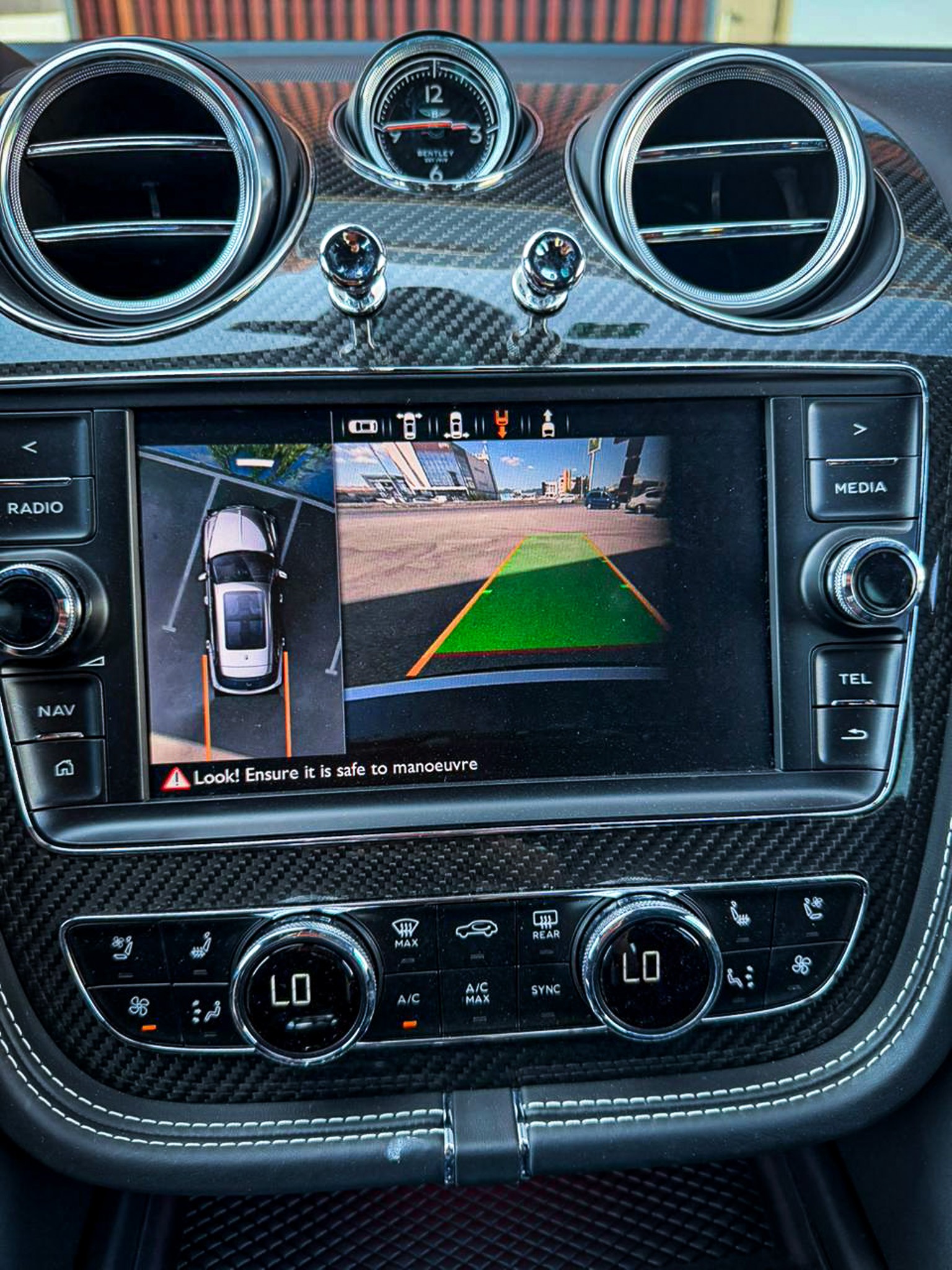 BENTLEY Bentayga V6 Hybrid-image-8