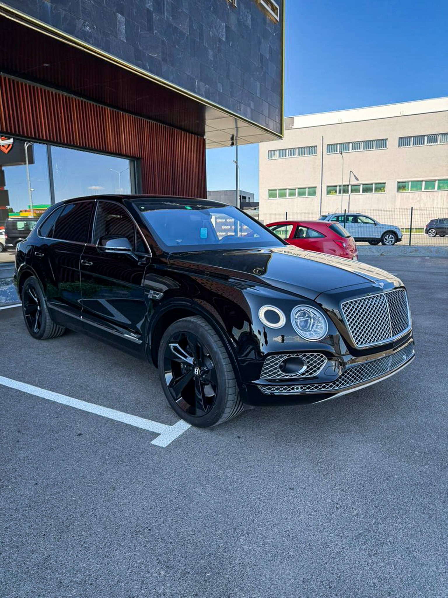 BENTLEY Bentayga V6 Hybrid-image-1