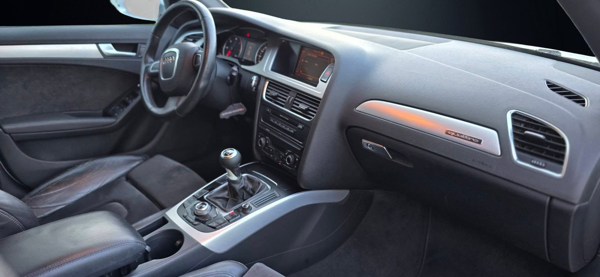 AUDI A4 Avant 3.0 TDI quattro-image-9
