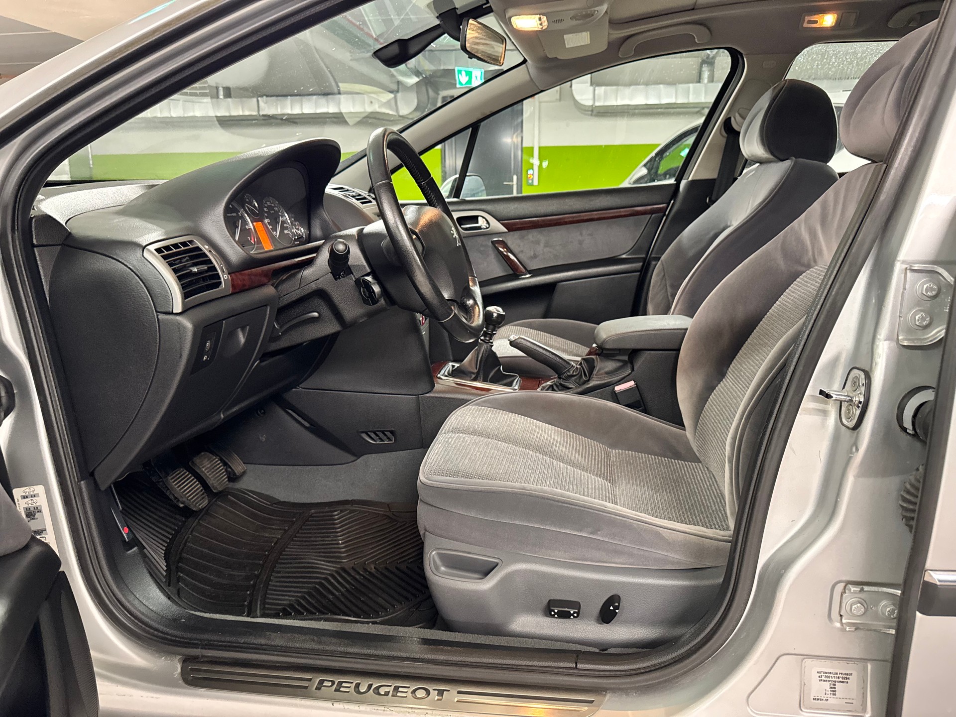 PEUGEOT 407 SW 2.2 SV Executive-image-13