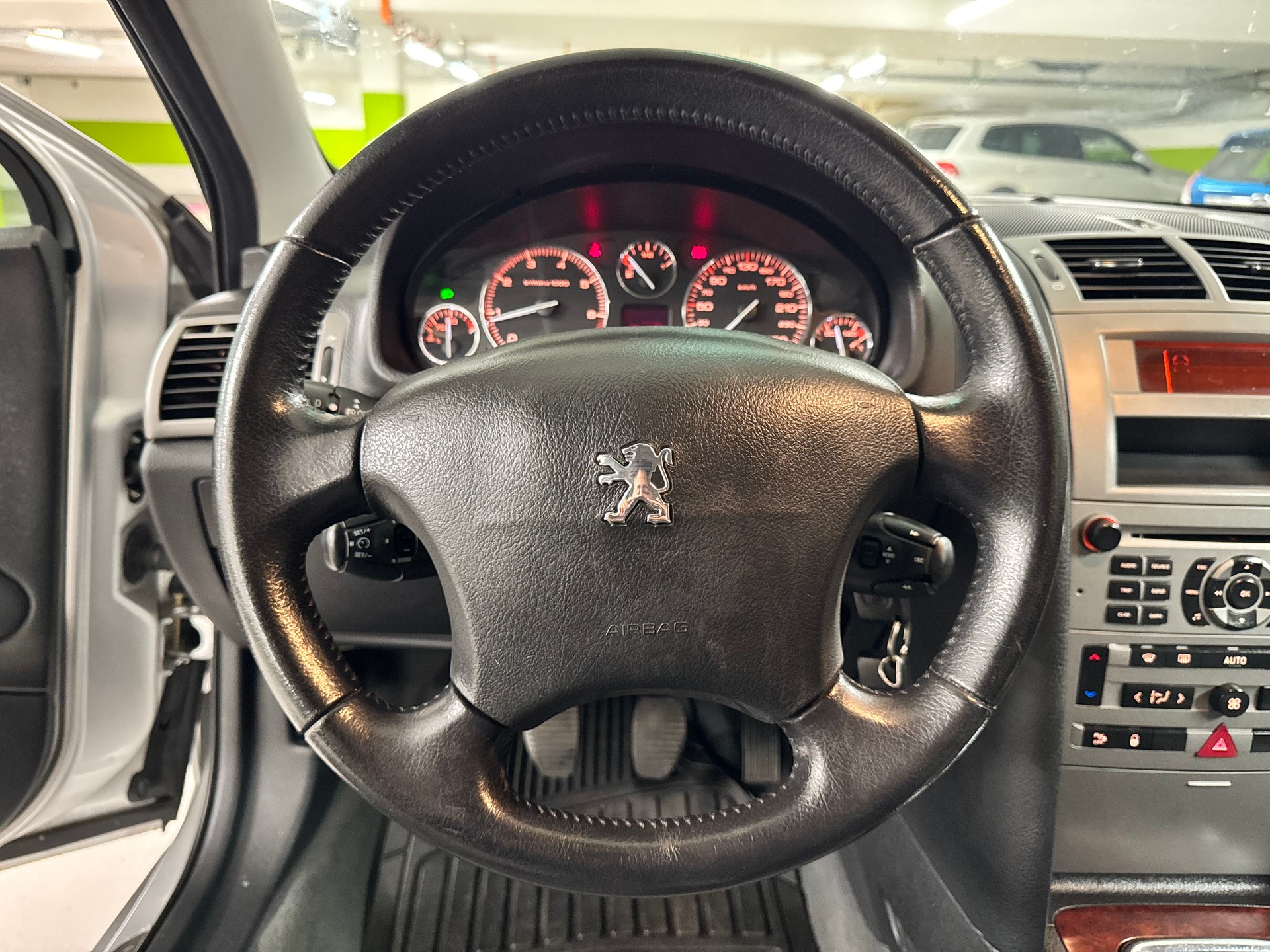 PEUGEOT 407 SW 2.2 SV Executive-image-12