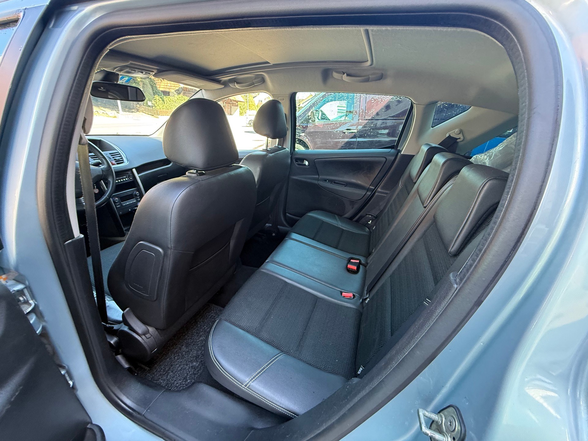 PEUGEOT 207 SW 1.6 16V Allure Automatic-image-9