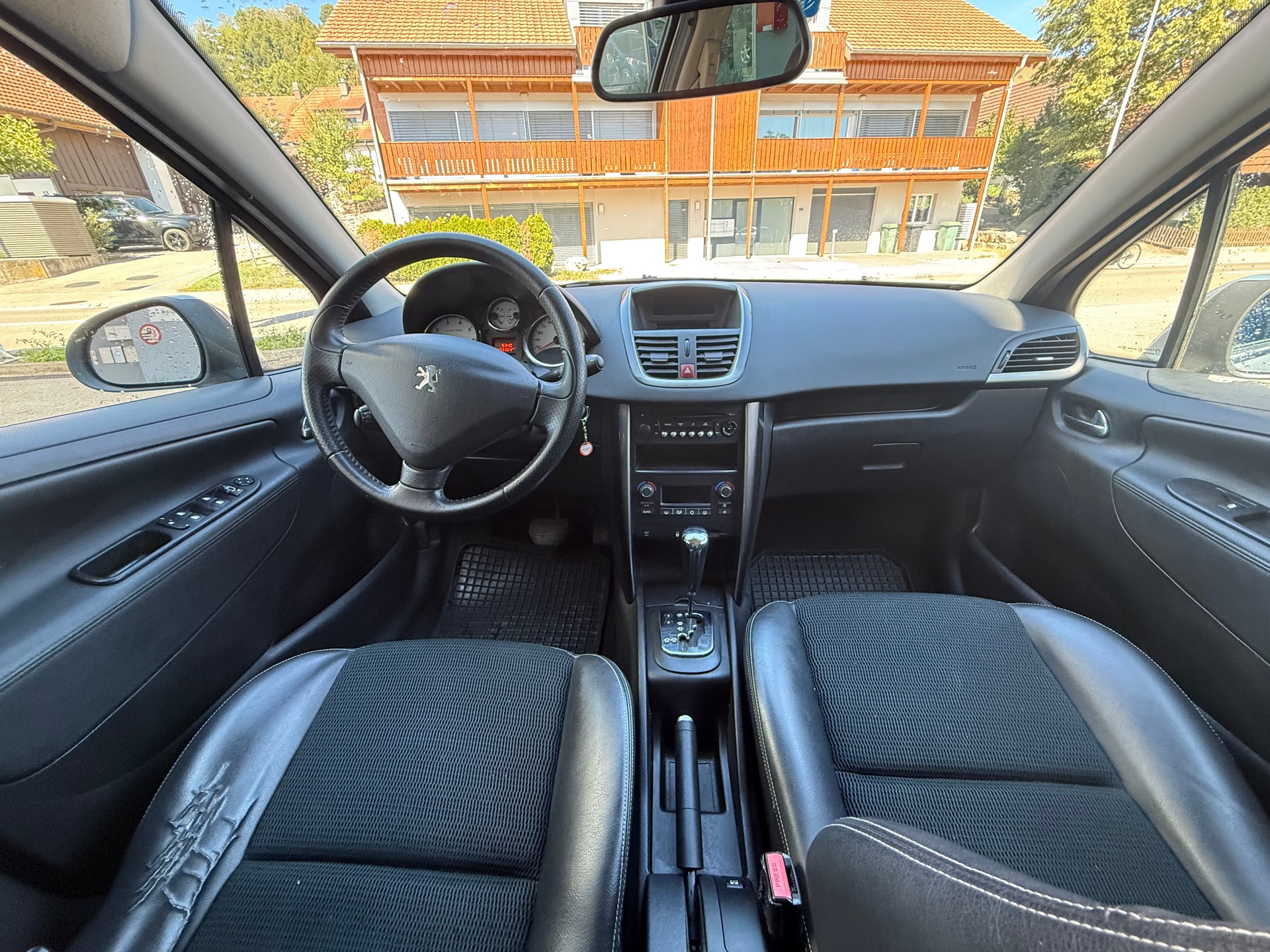 PEUGEOT 207 SW 1.6 16V Allure Automatic-image-12