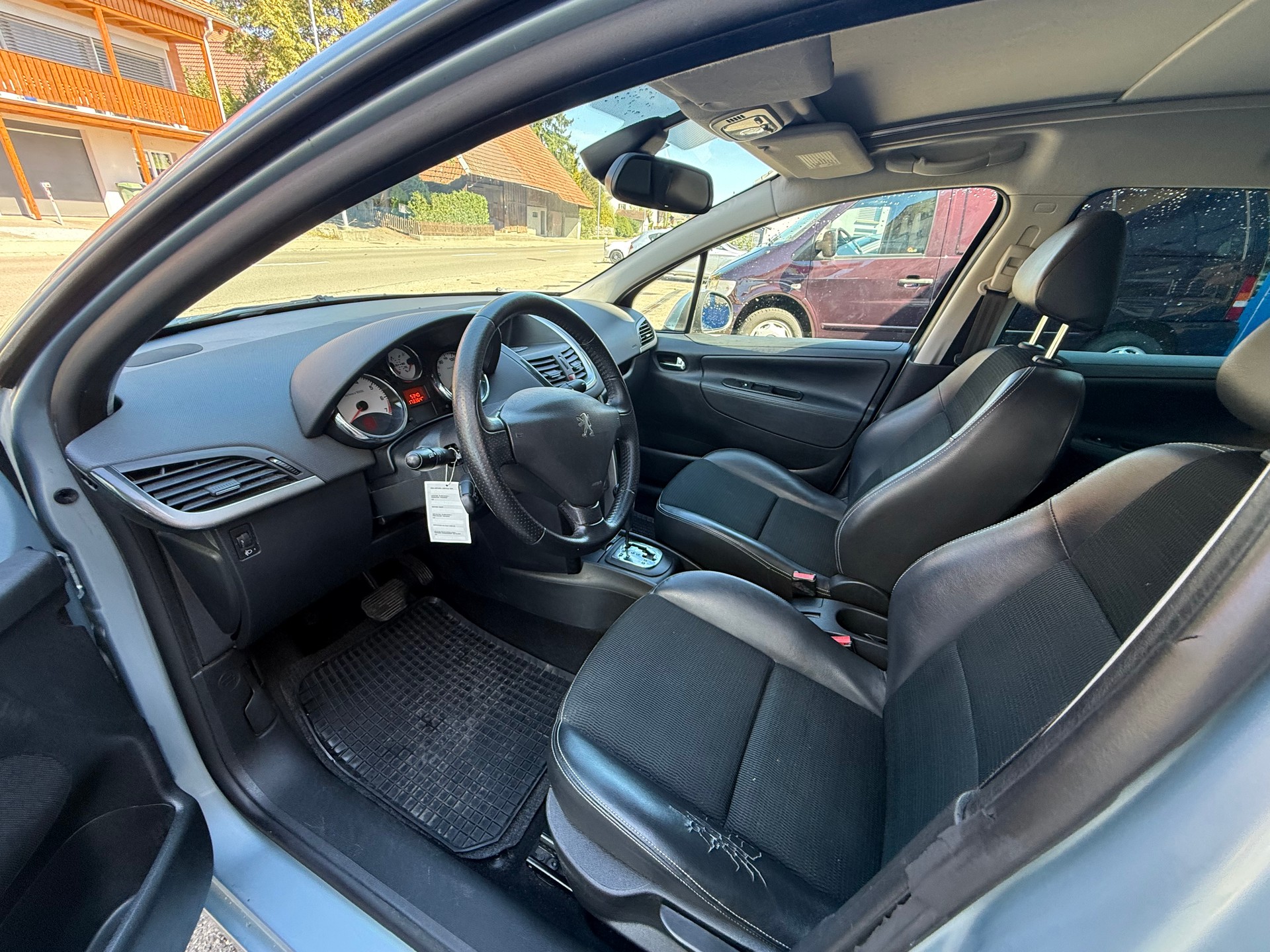 PEUGEOT 207 SW 1.6 16V Allure Automatic-image-8