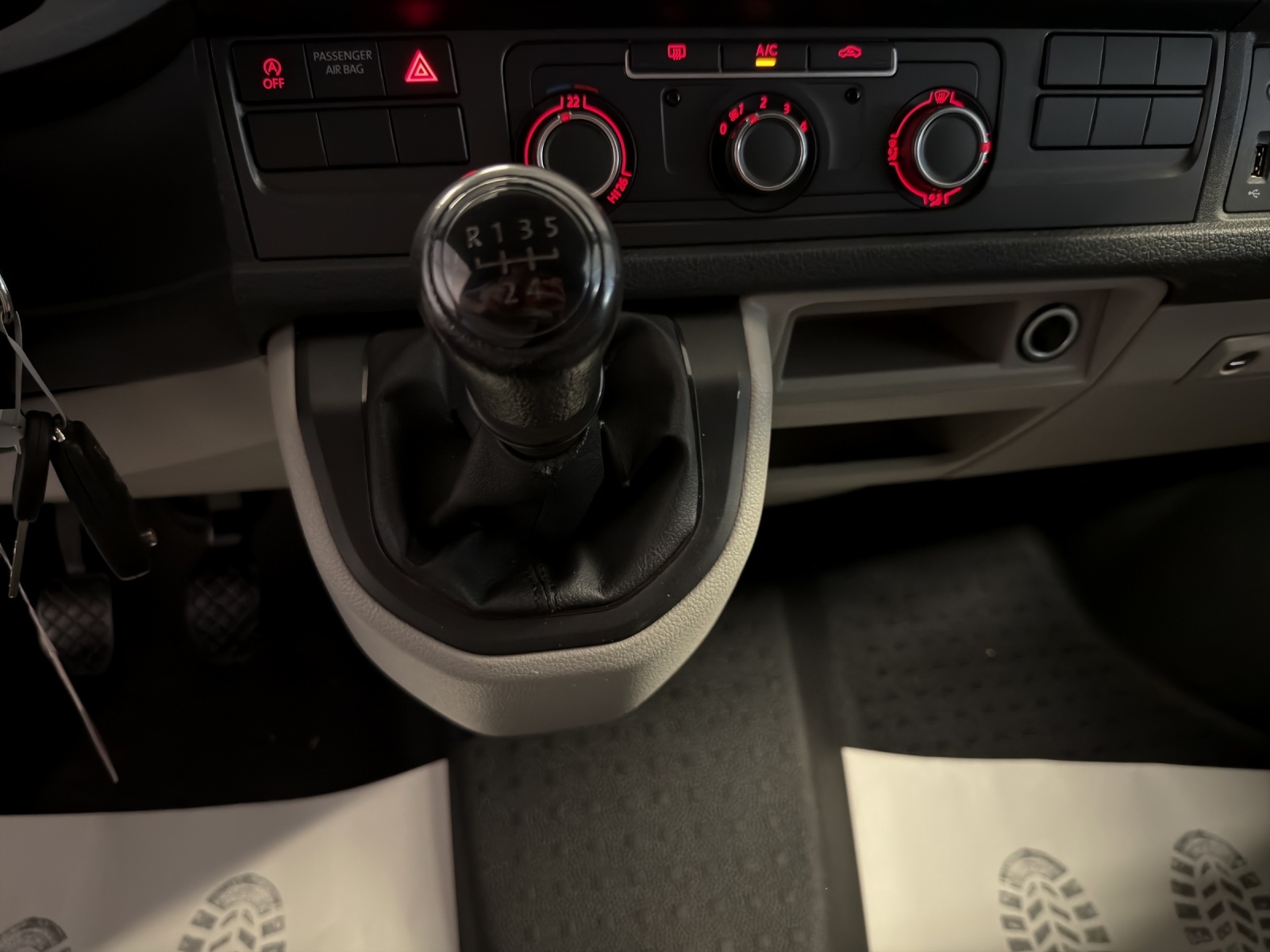 VW T6 2.0 TDI Entry-image-11