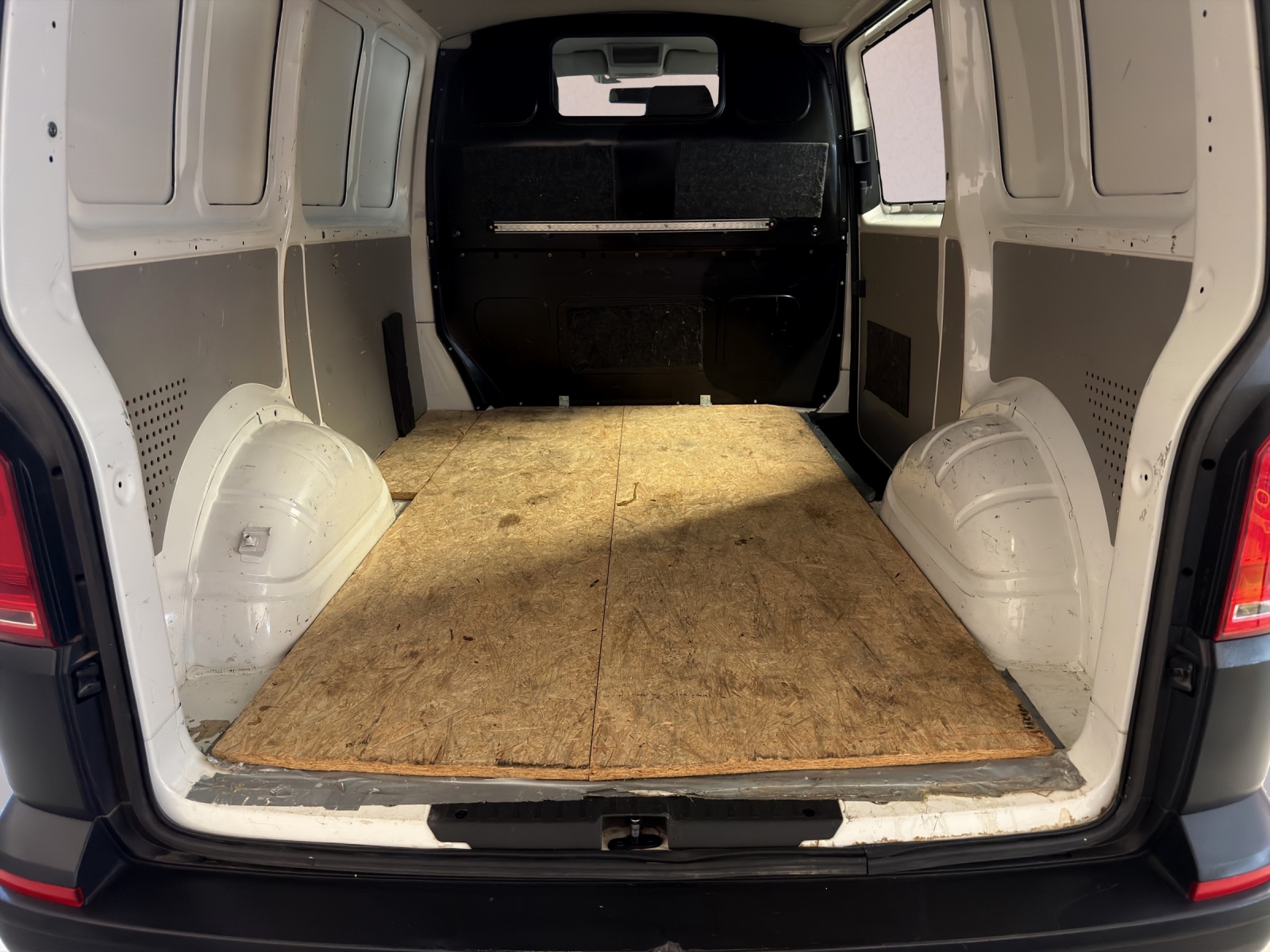 VW T6 2.0 TDI Entry-image-16