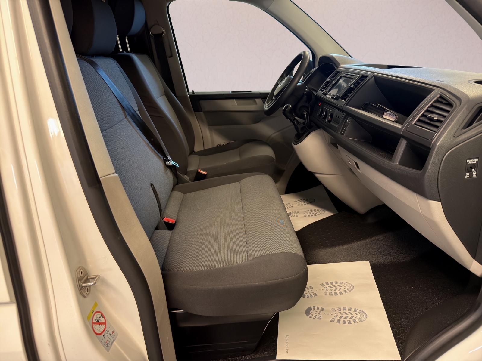 VW T6 2.0 TDI Entry-image-14