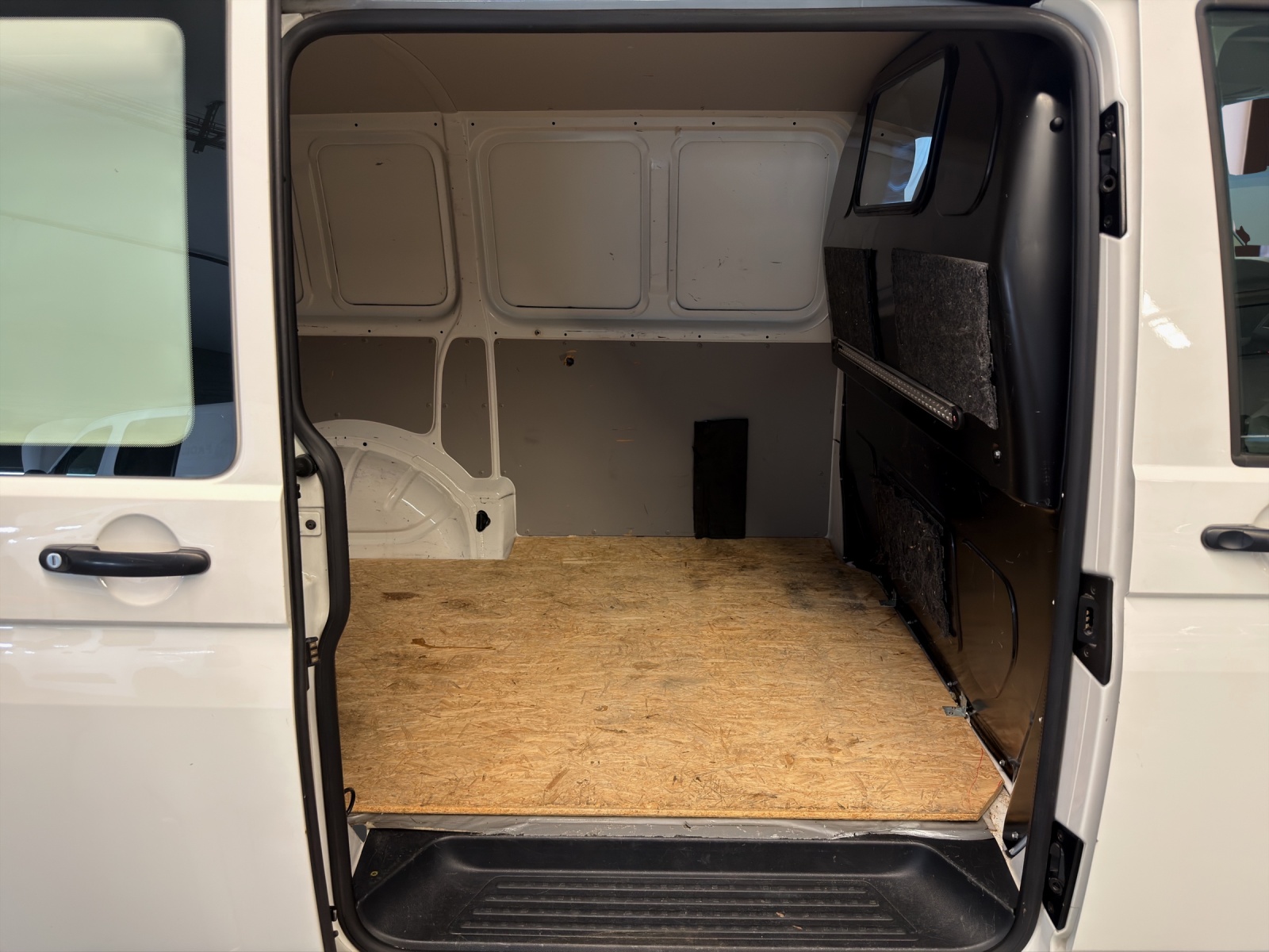 VW T6 2.0 TDI Entry-image-15