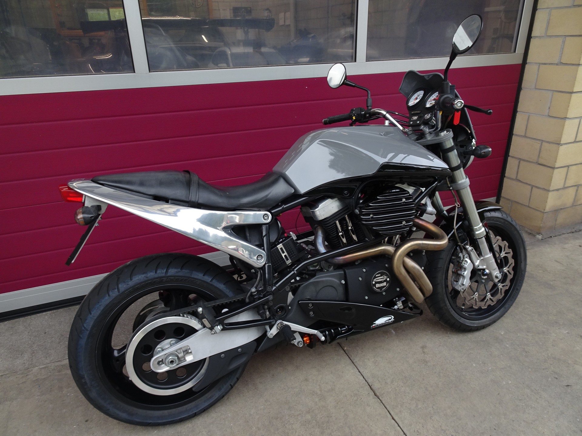 BUELL X1 Lightning-showroom-element-3