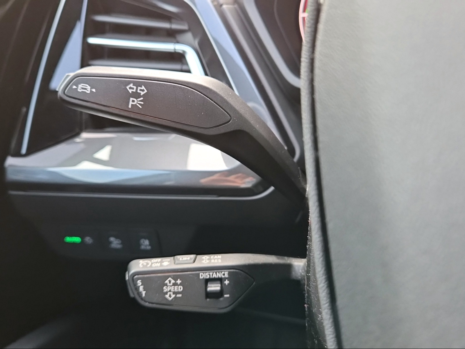 AUDI Q4 e-tron 45 quattro Geysirblau Metallic-image-14