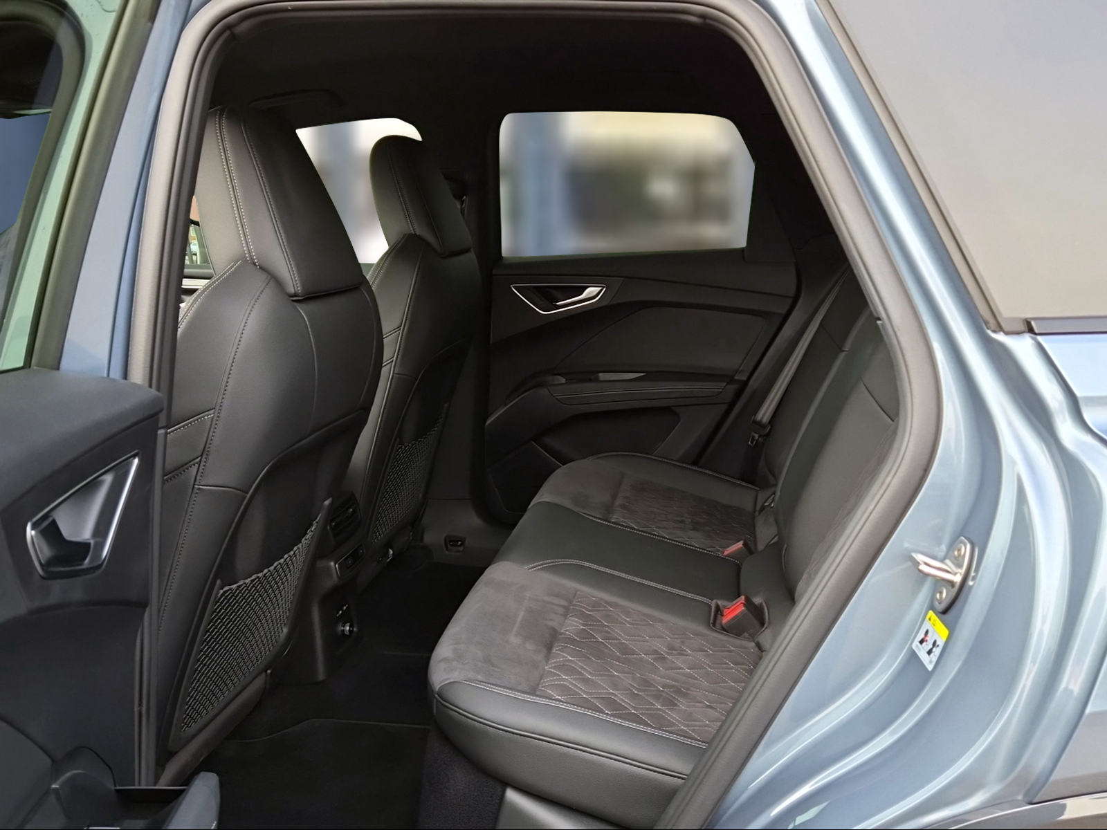 AUDI Q4 e-tron 45 quattro Geysirblau Metallic-image-9