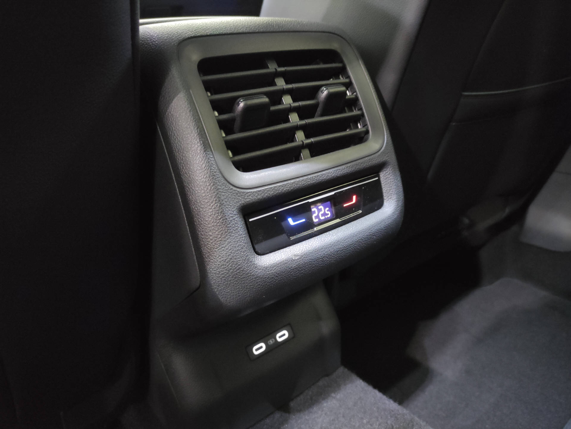 VW T-Roc 1.5 eTSI R-Line Black-Style DSG-image-14