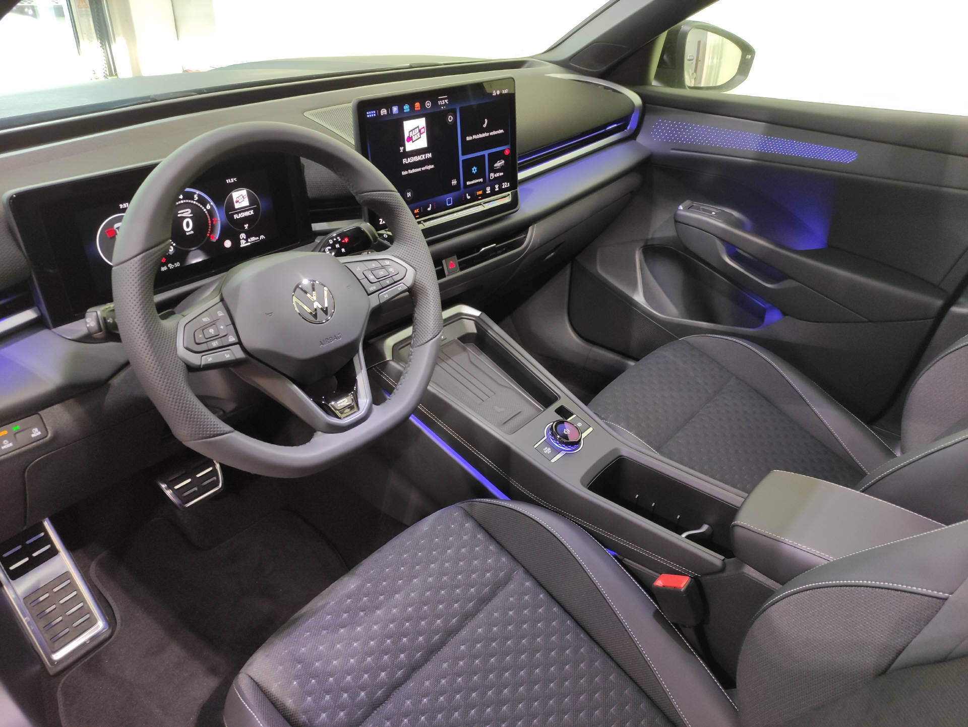 VW T-Roc 1.5 eTSI R-Line Black-Style DSG-image-4