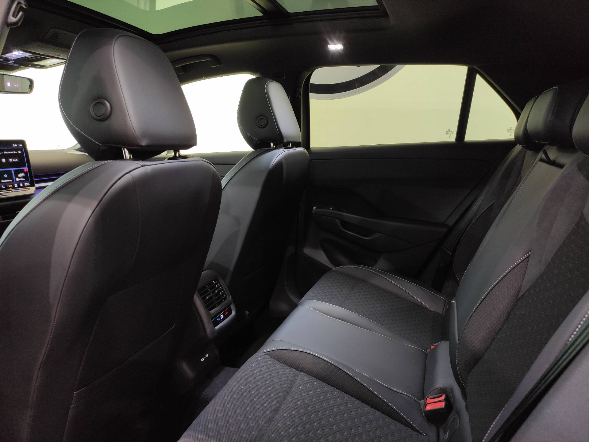 VW T-Roc 1.5 eTSI R-Line Black-Style DSG-image-13