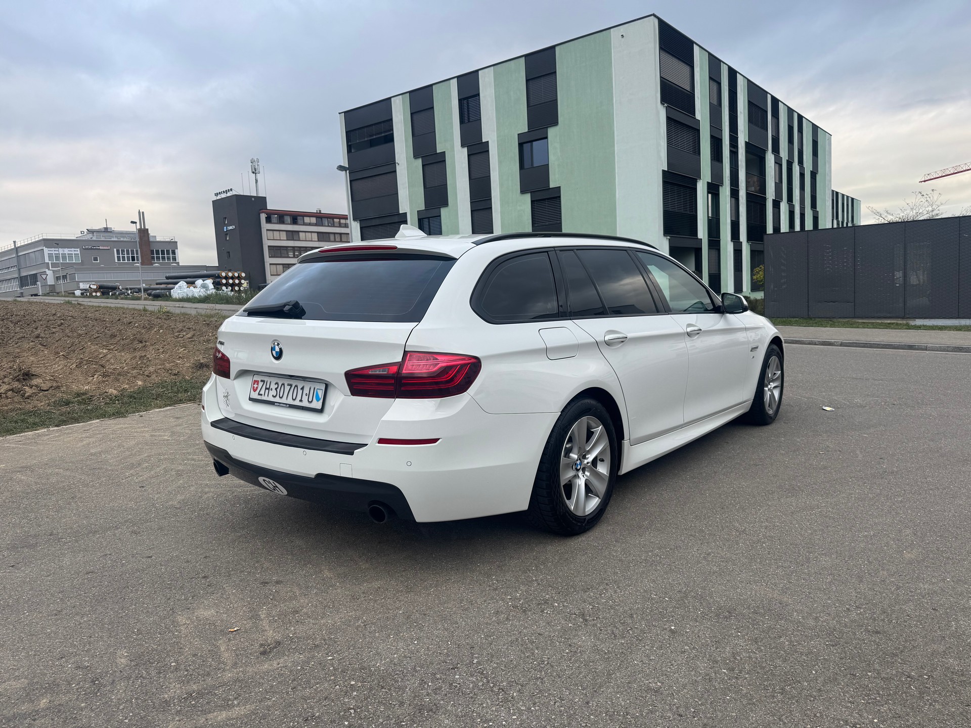 BMW 535d Touring xDrive Luxury Line Steptronic-image-4