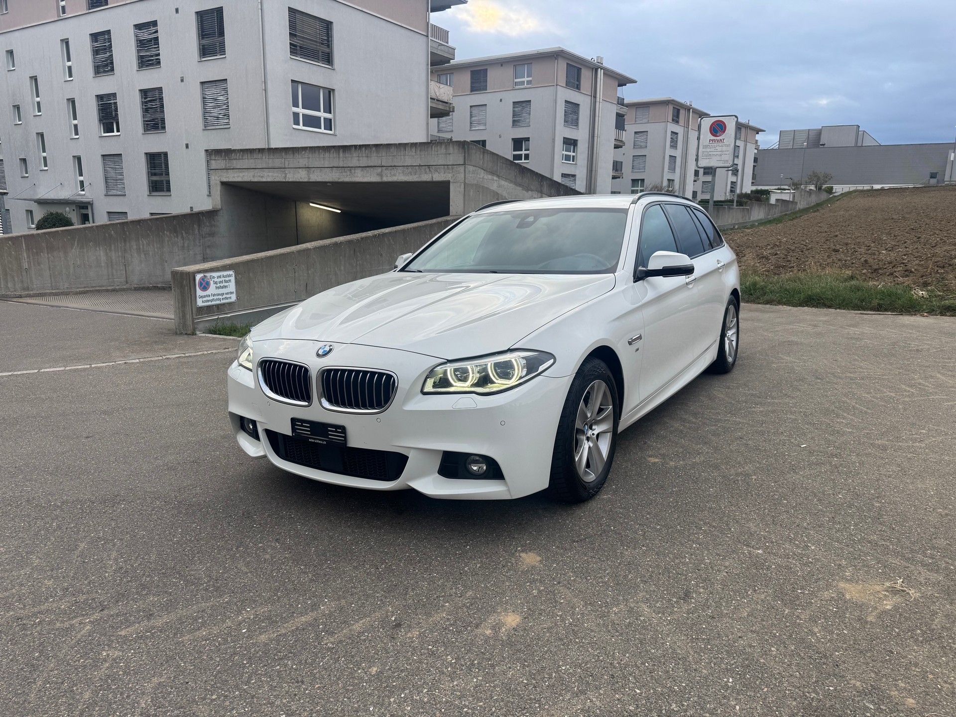 BMW 535d Touring xDrive Luxury Line Steptronic-image-1