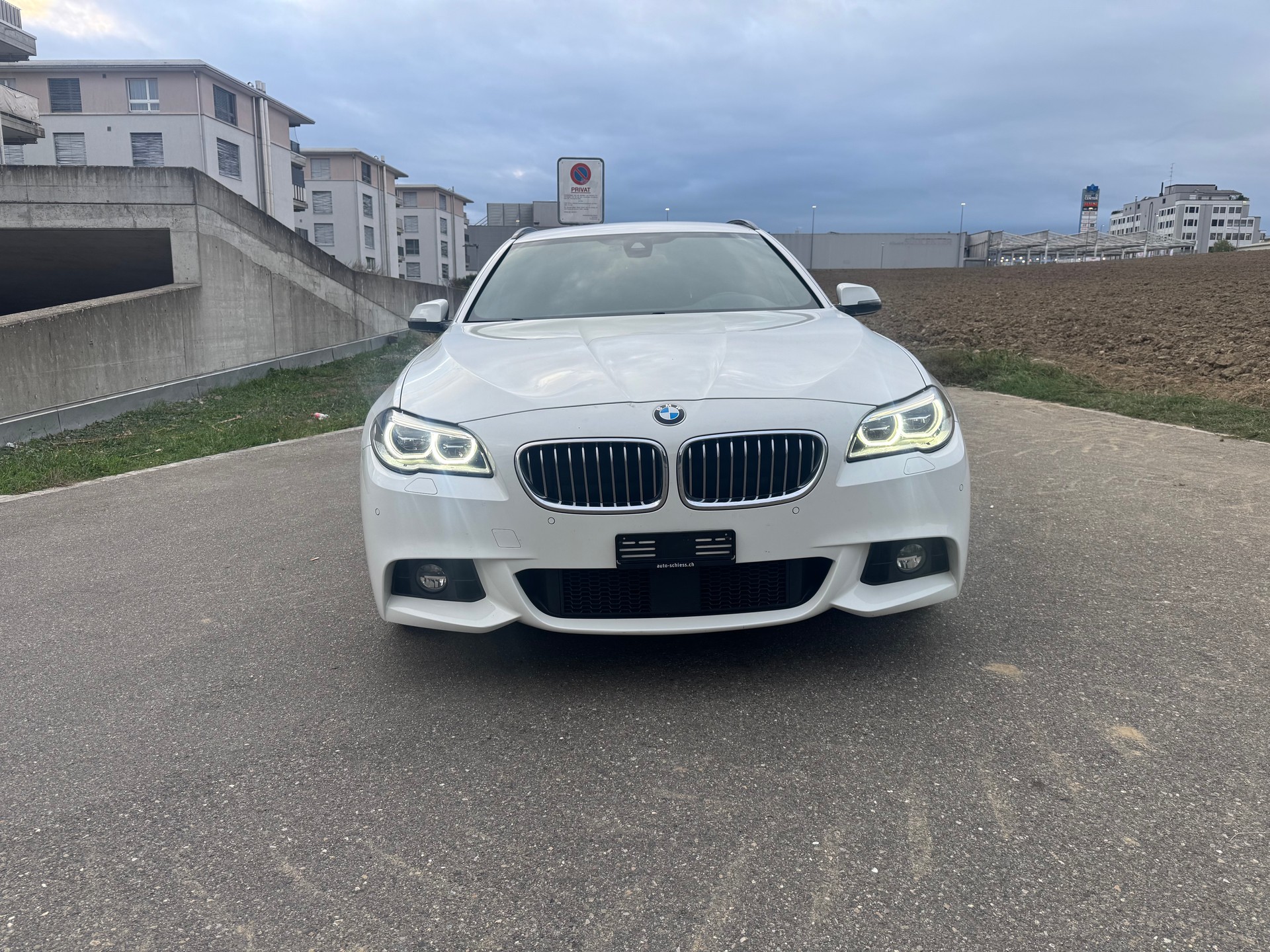 BMW 535d Touring xDrive Luxury Line Steptronic-image-0
