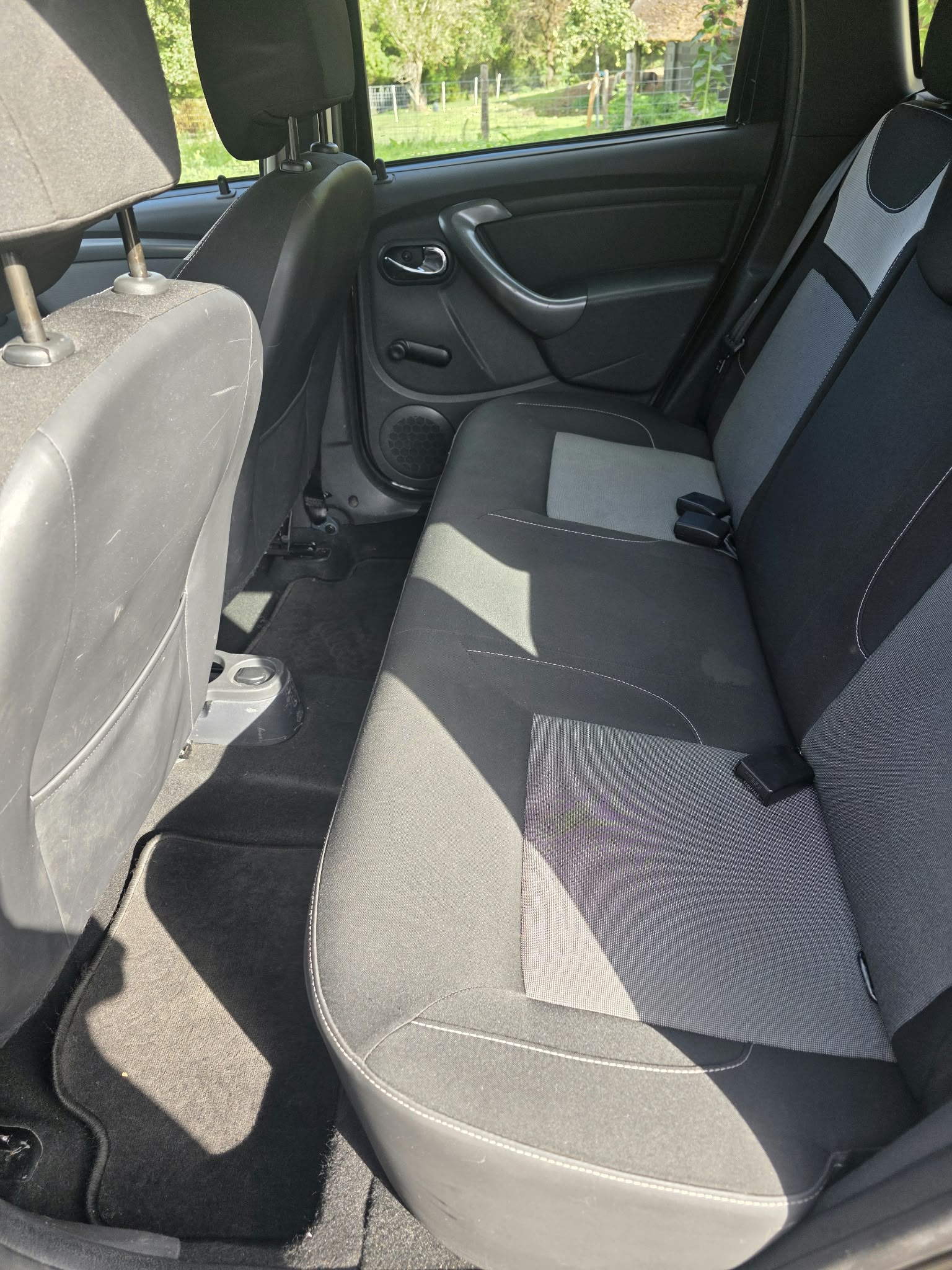 DACIA Duster 1.6 Lauréate 4x4-image-9