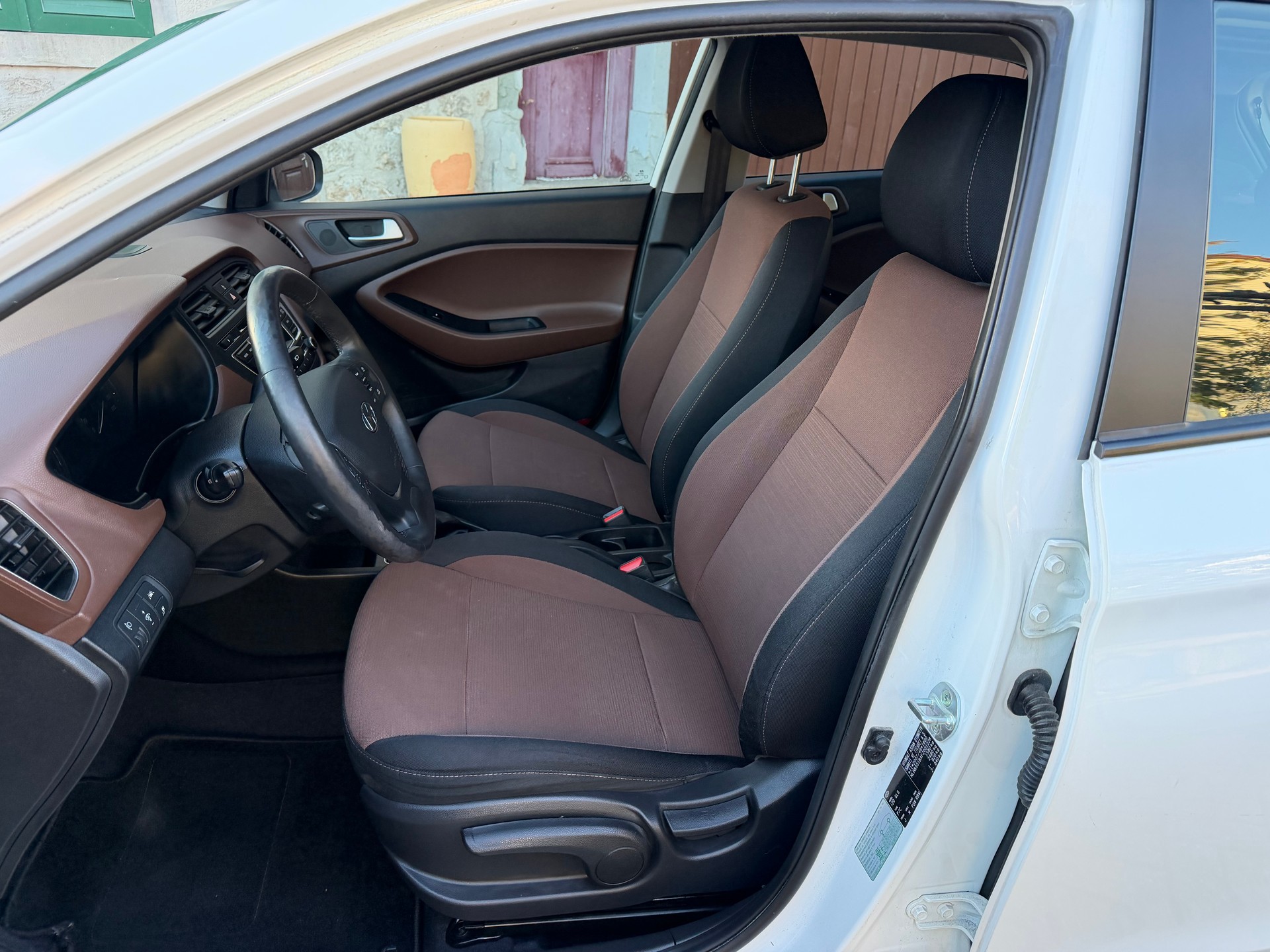 HYUNDAI i20 1.2 Amplia-image-5