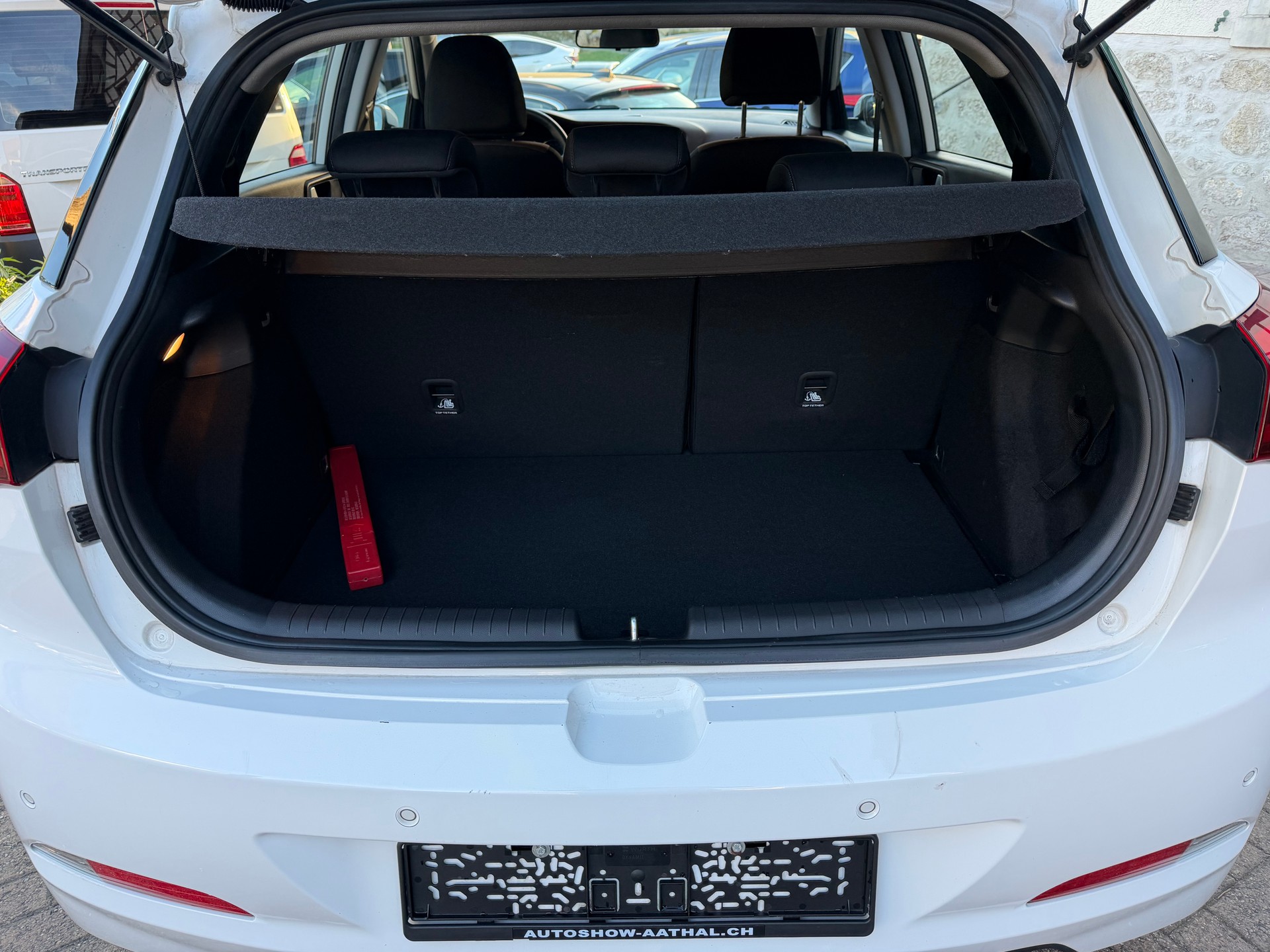 HYUNDAI i20 1.2 Amplia-image-9