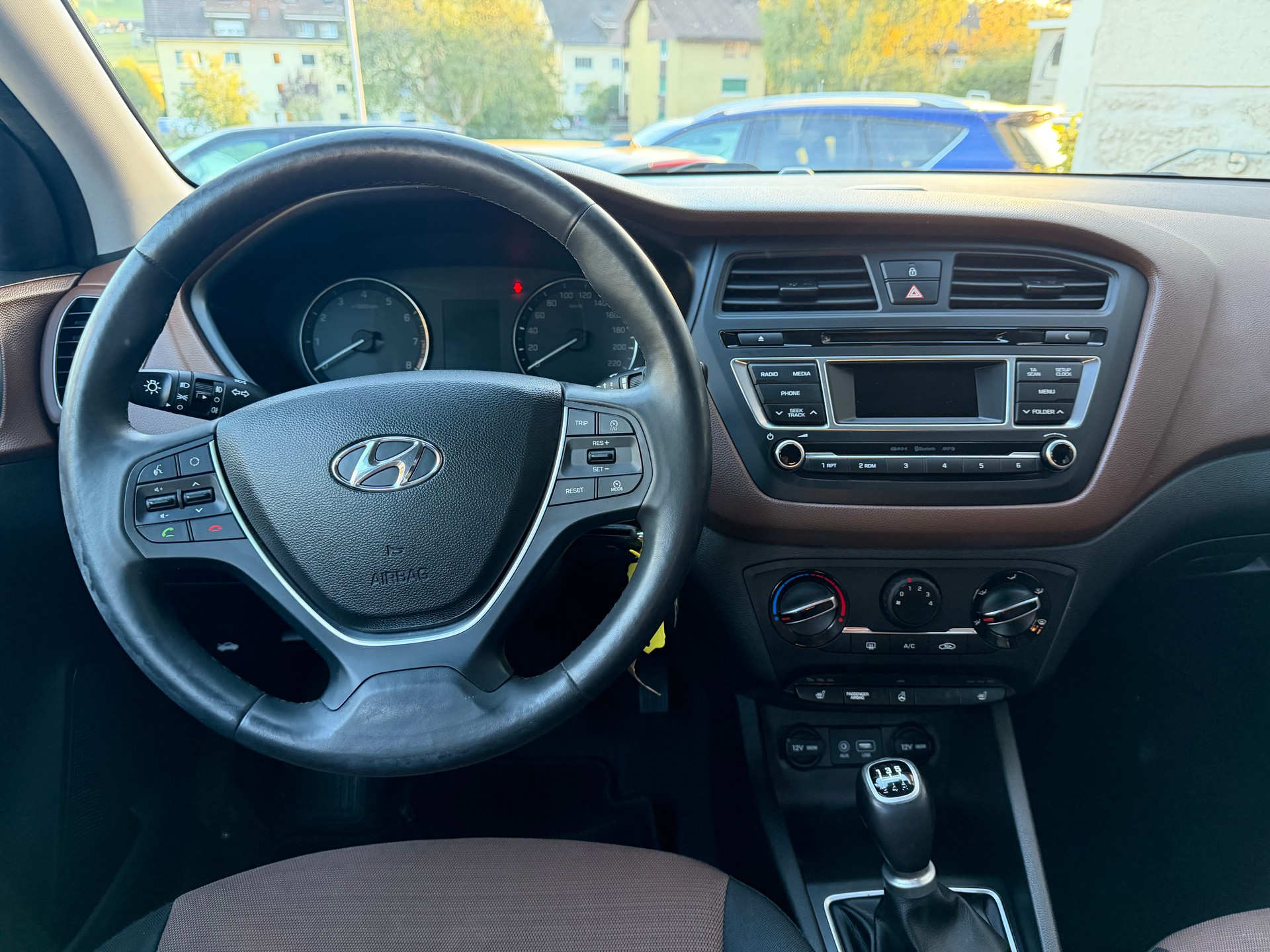 HYUNDAI i20 1.2 Amplia-image-7