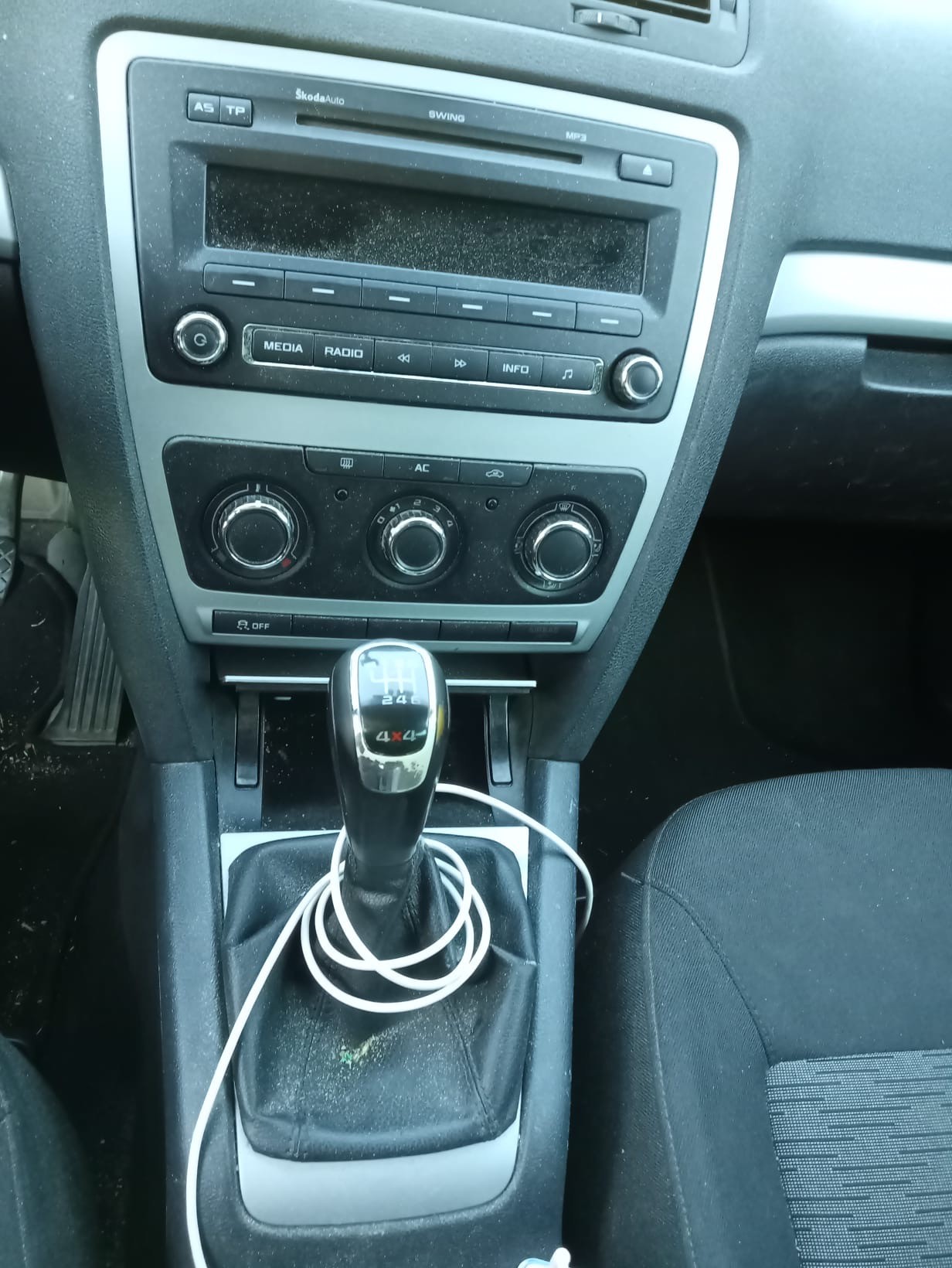 SKODA Octavia Combi 1.8 TSI Ambition 4x4-image-4