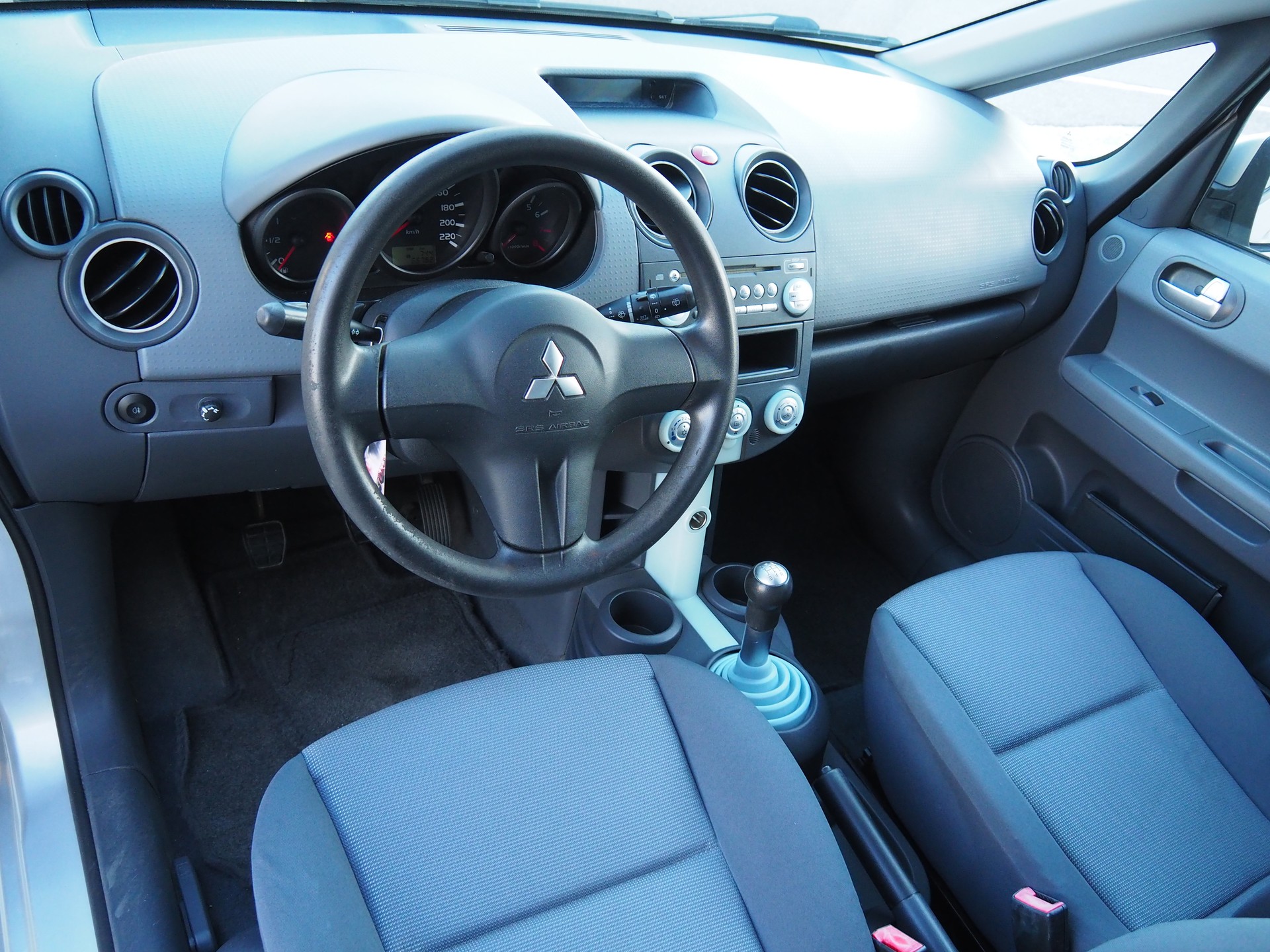 MITSUBISHI Colt 1.3 16V Invite-image-11