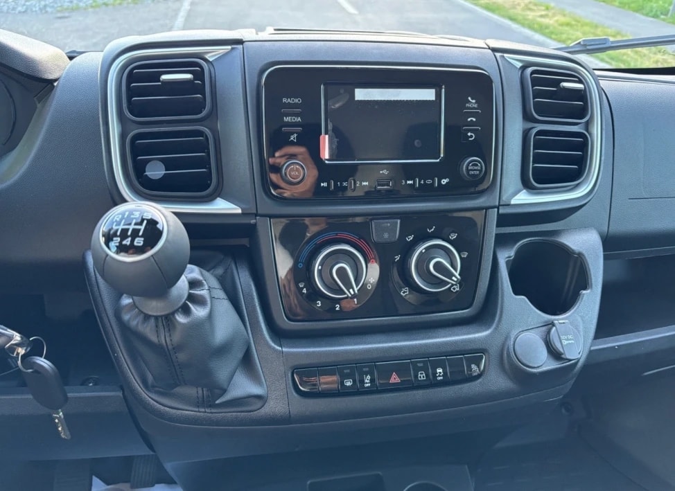 PEUGEOT Boxer 2.2 HDI 335 L2-image-9