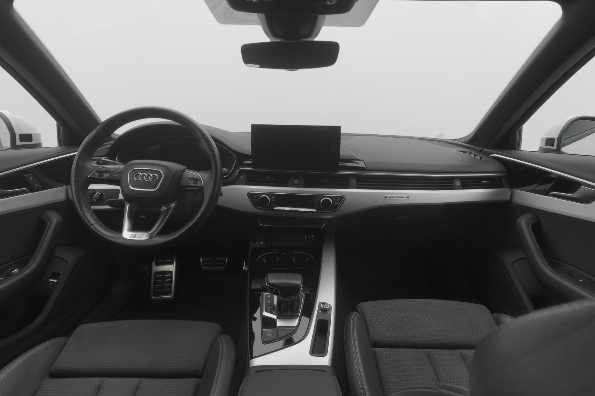 AUDI A4 Avant 45 TFSI S line S-tronic quattro-image-4