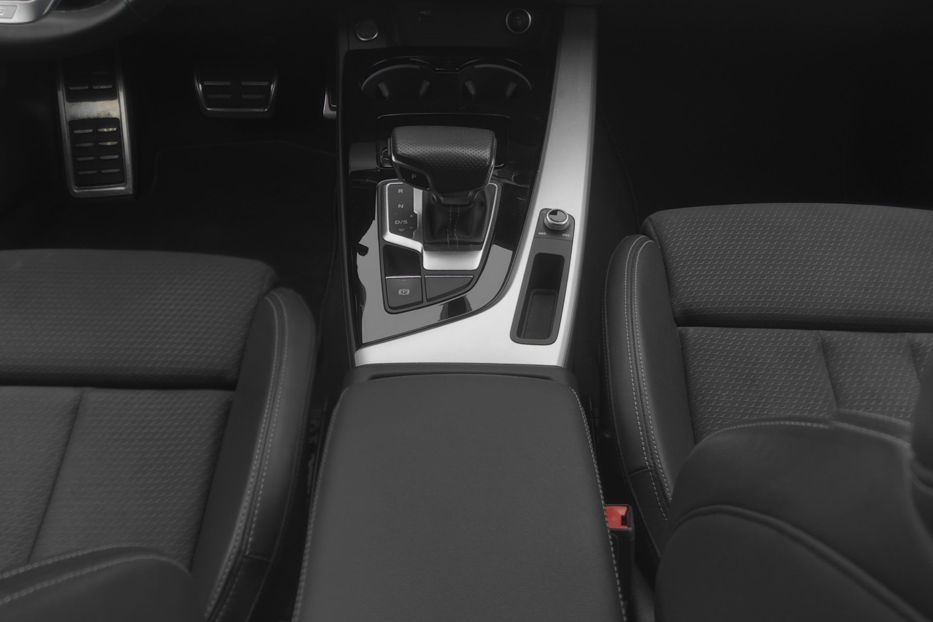 AUDI A4 Avant 45 TFSI S line S-tronic quattro-image-5