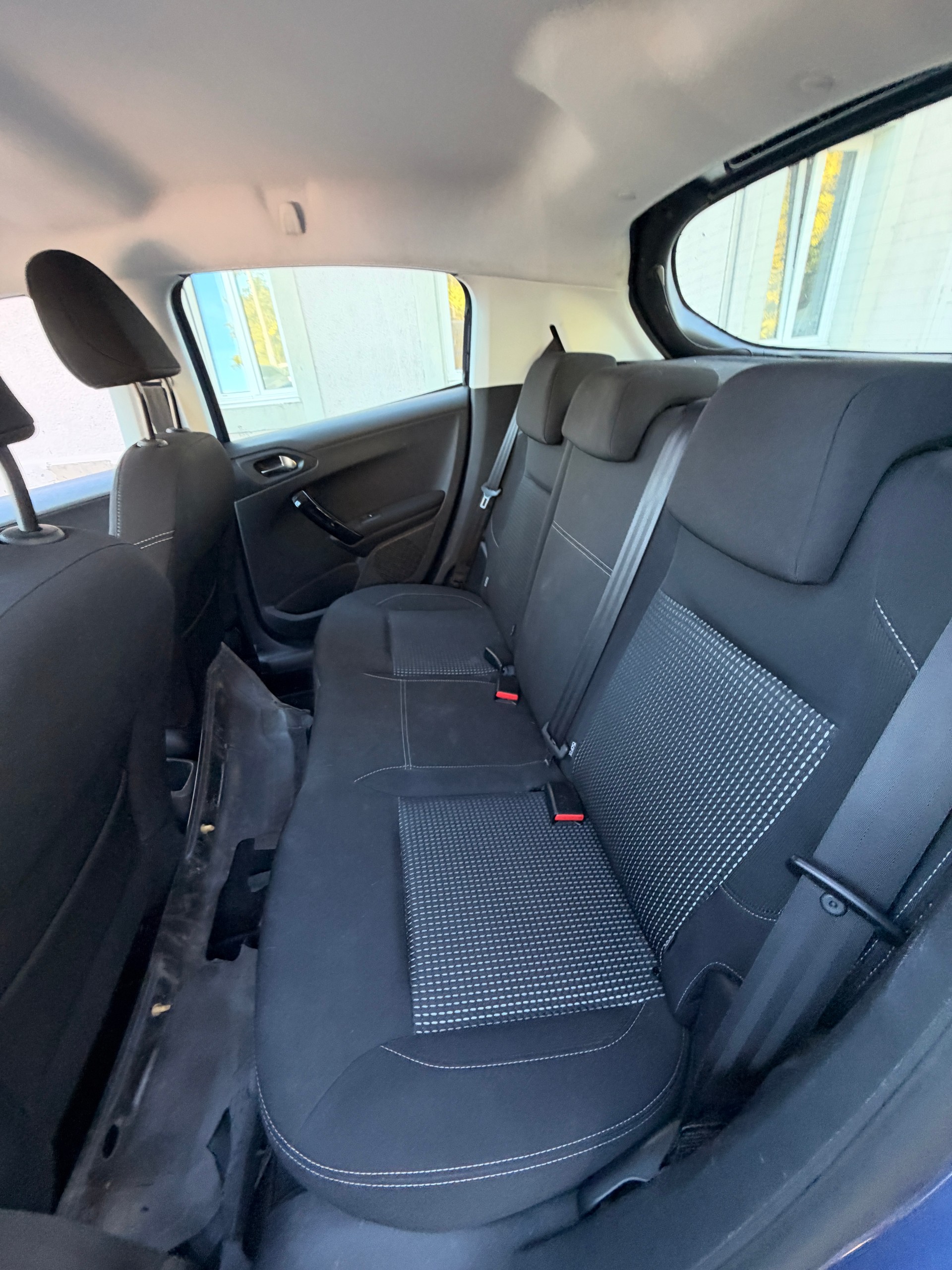 PEUGEOT 208 1.2 PureTech Allure-image-5