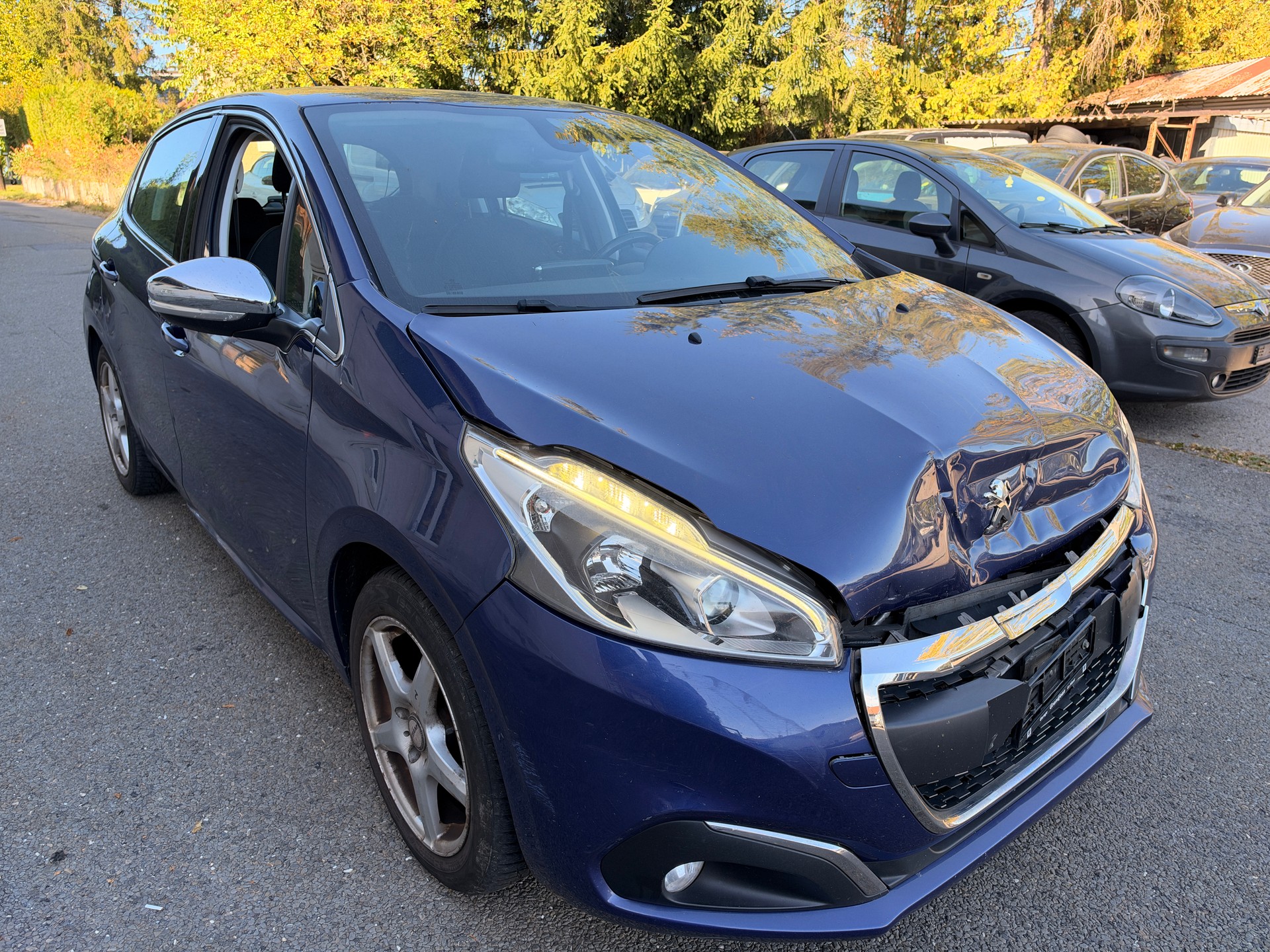PEUGEOT 208 1.2 PureTech Allure-image-1