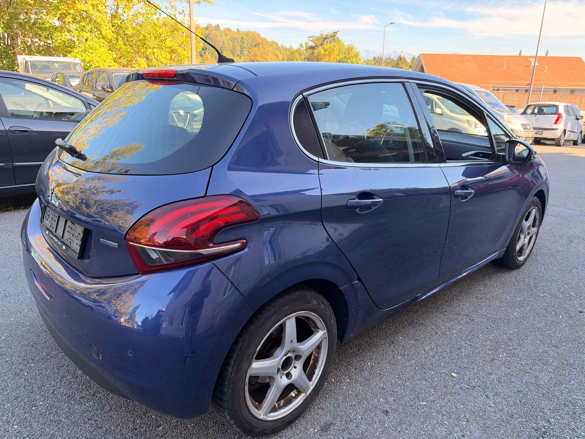PEUGEOT 208 1.2 PureTech Allure-image-2