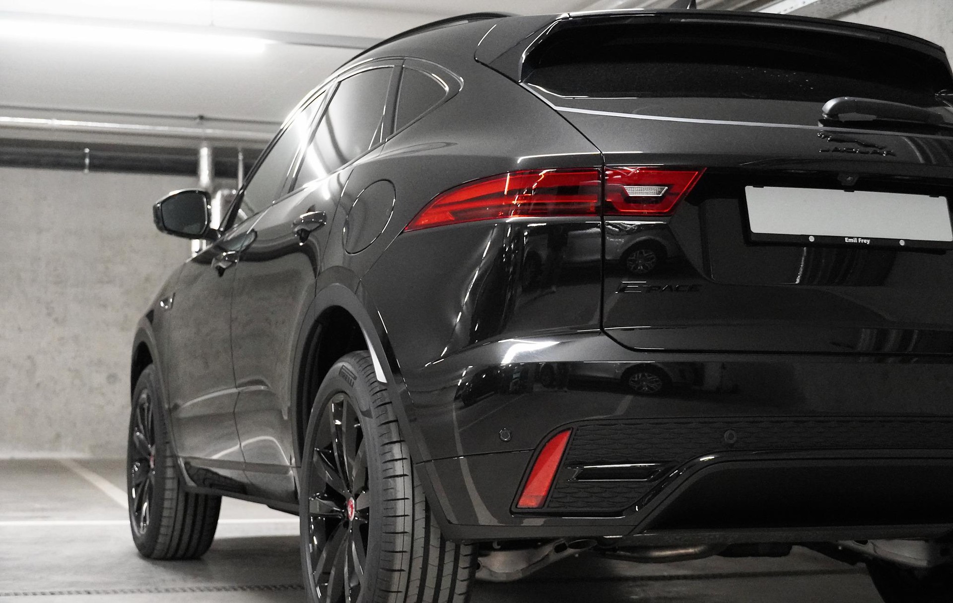 JAGUAR E-Pace 1.5 T 270e R-Dynamic SE AWD-image-11