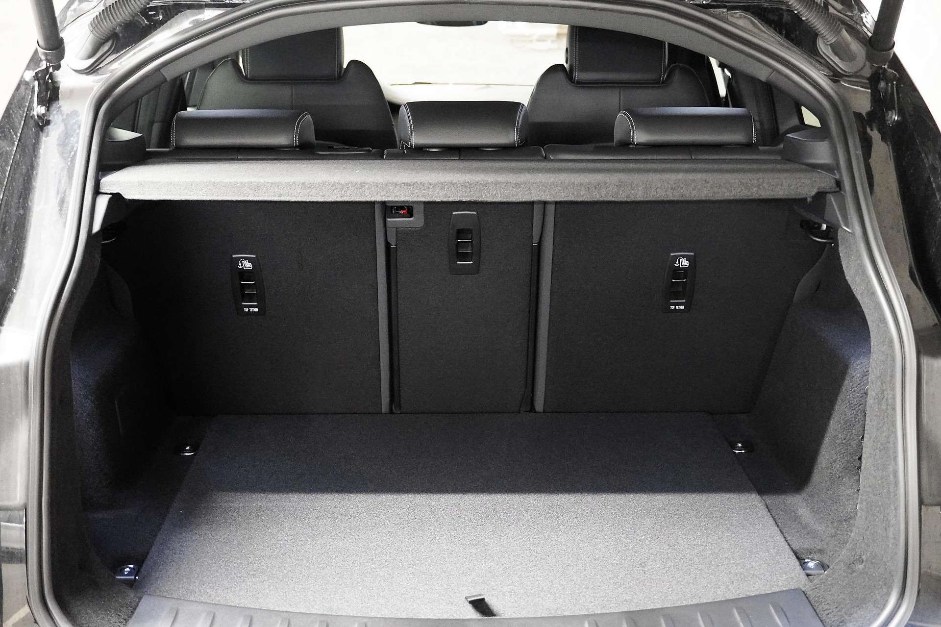 JAGUAR E-Pace 1.5 T 270e R-Dynamic SE AWD-image-12