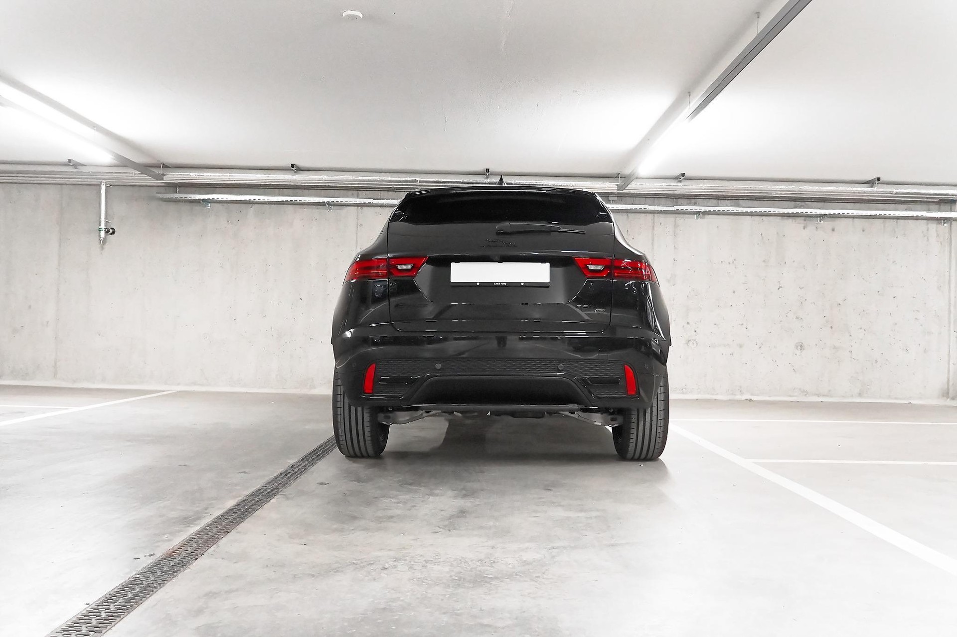JAGUAR E-Pace 1.5 T 270e R-Dynamic SE AWD-image-6