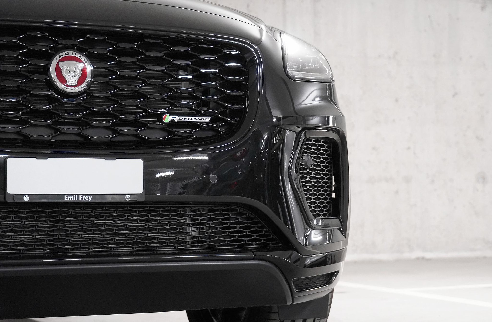 JAGUAR E-Pace 1.5 T 270e R-Dynamic SE AWD-image-2