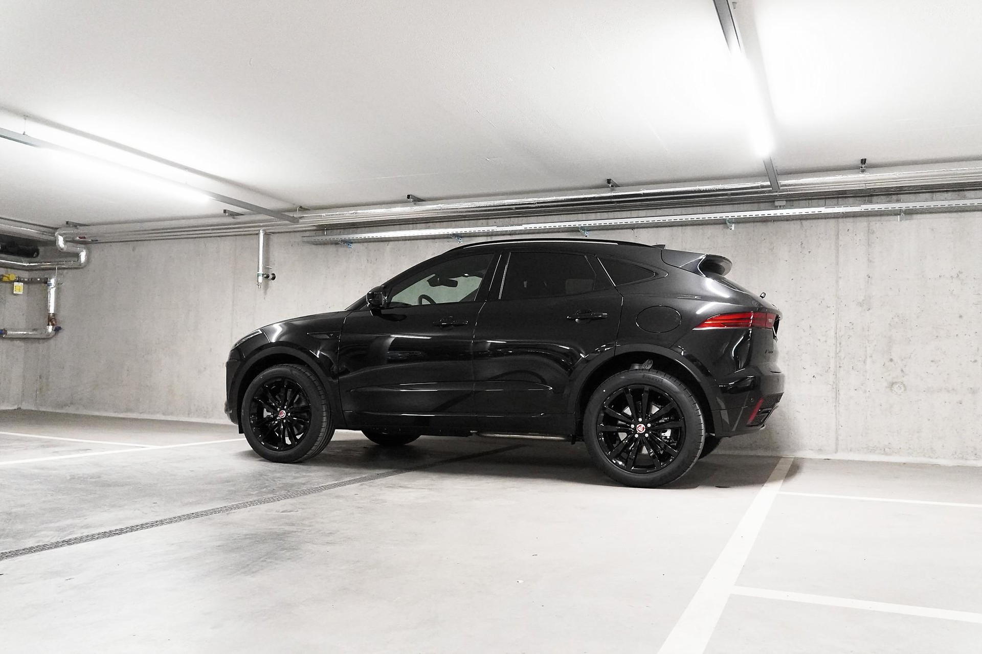 JAGUAR E-Pace 1.5 T 270e R-Dynamic SE AWD-image-8