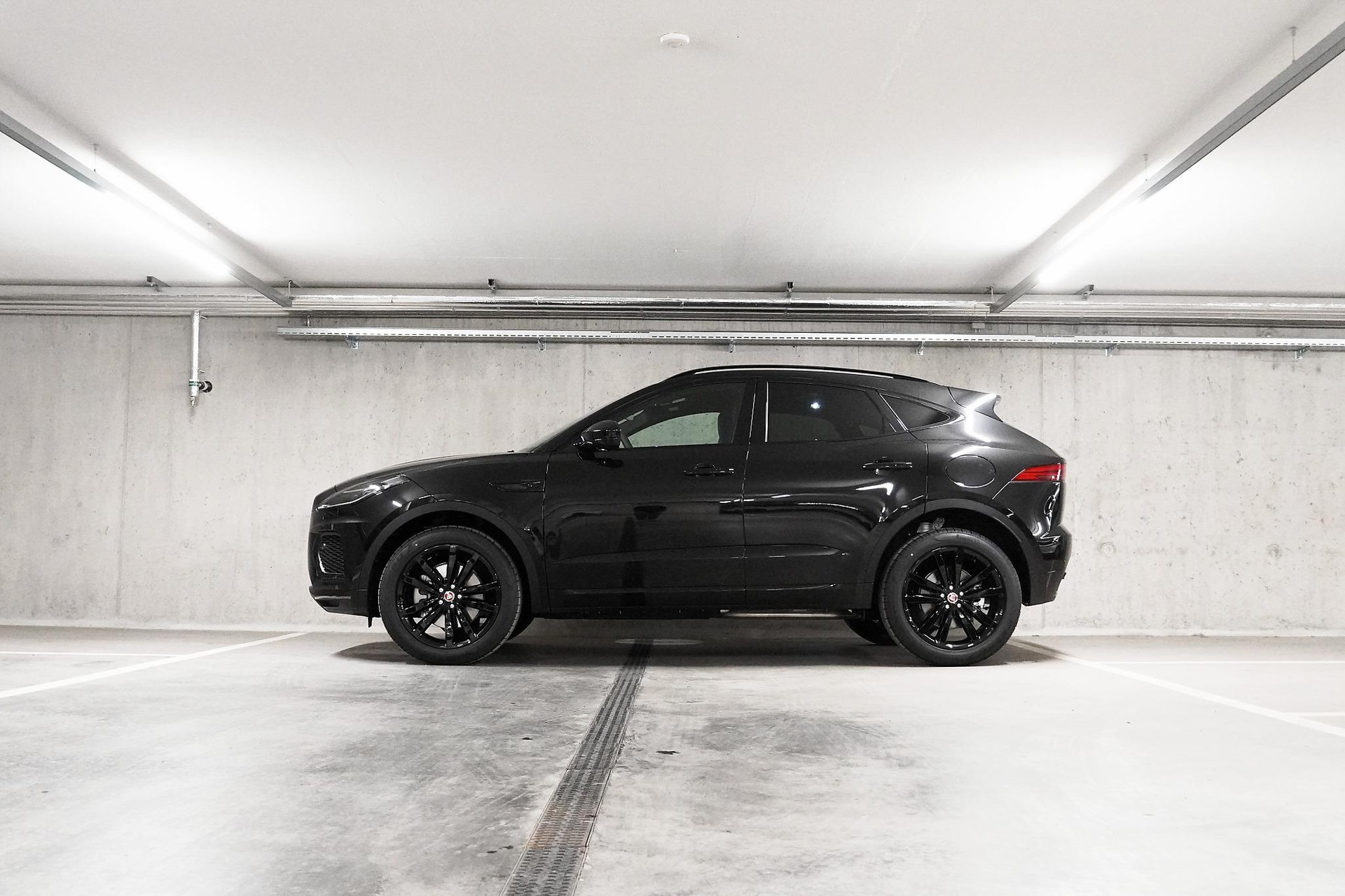 JAGUAR E-Pace 1.5 T 270e R-Dynamic SE AWD-image-1