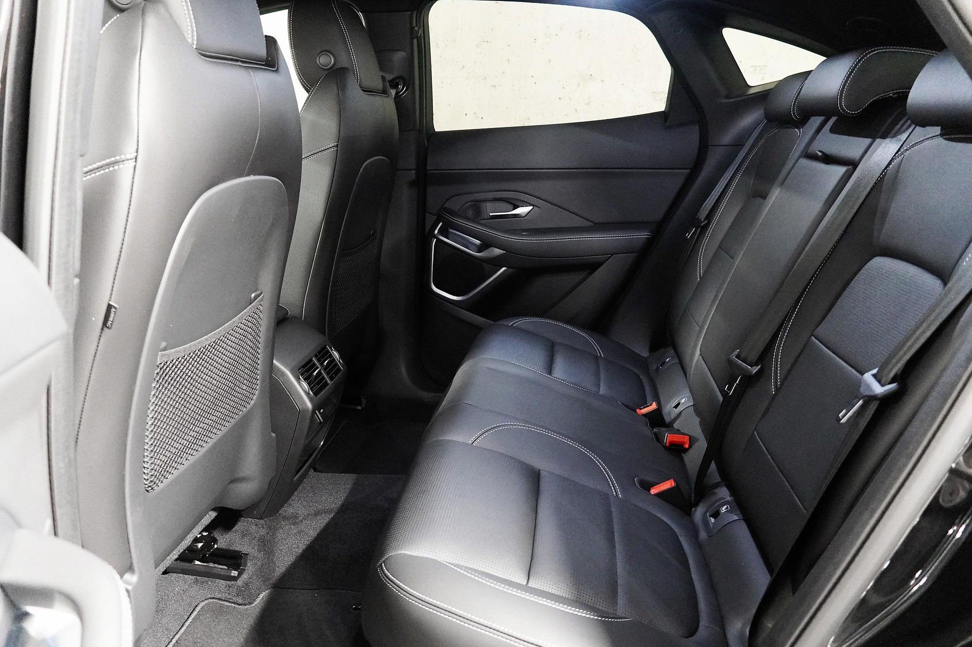 JAGUAR E-Pace 1.5 T 270e R-Dynamic SE AWD-image-10